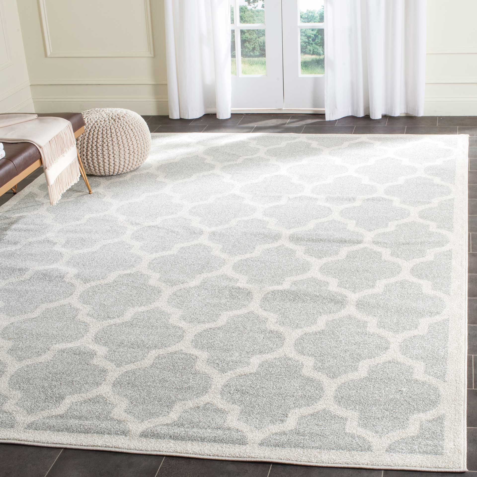 Amherst Quatrefoil Light Gray/Beige Area Rug - Image 7