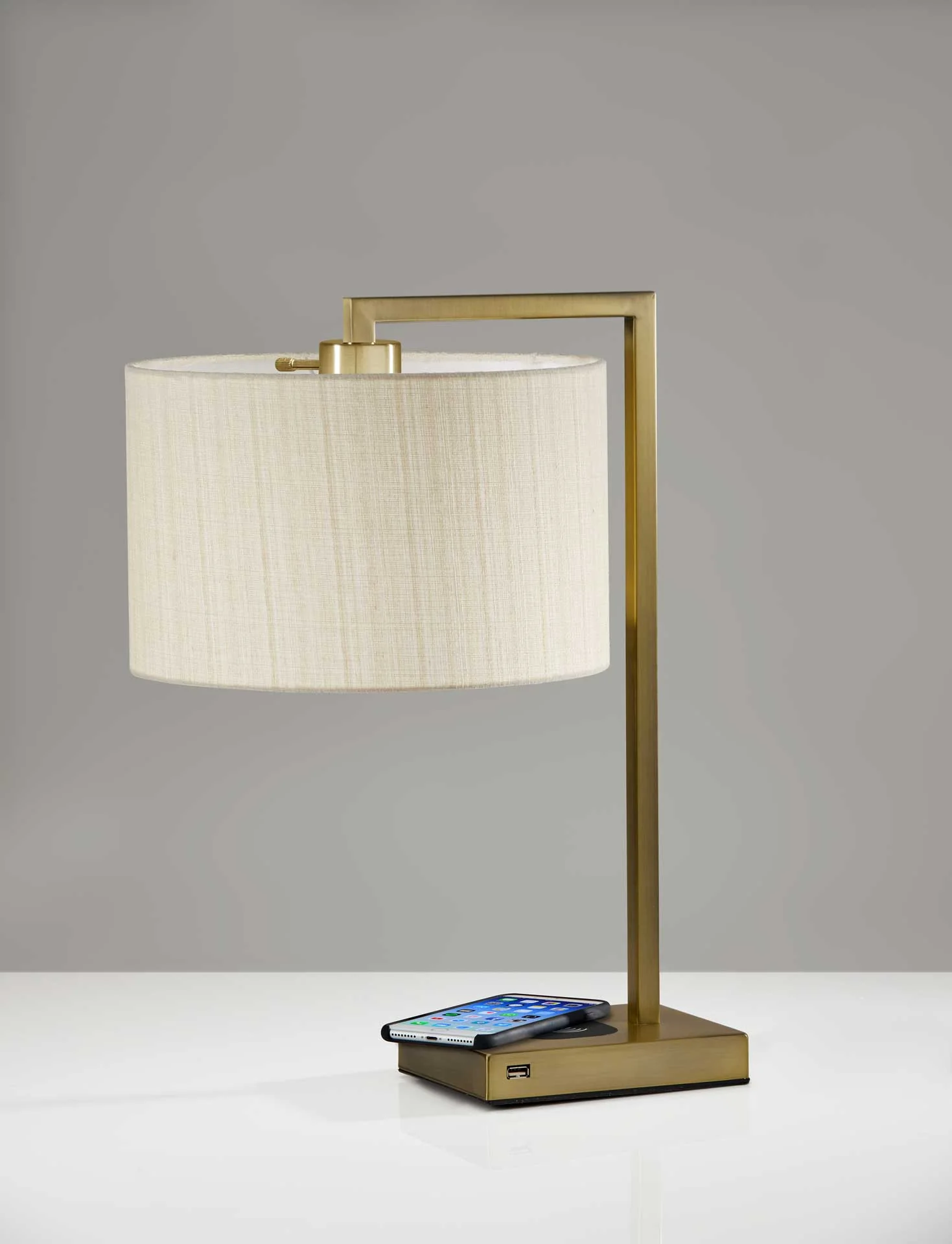 Aurillac Wireless Charge Table Lamp Brass - Image 4