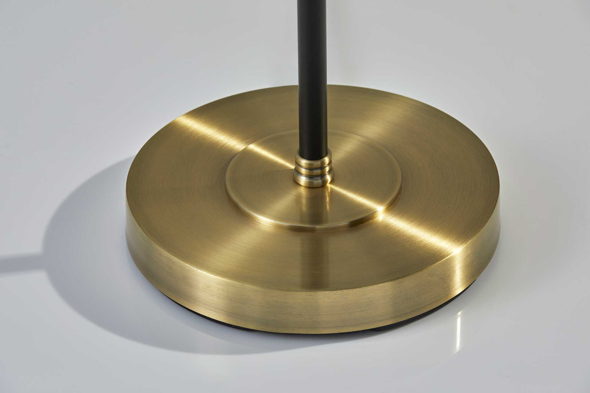 Begles Floor Lamp Black/Antique Brass - Image 6
