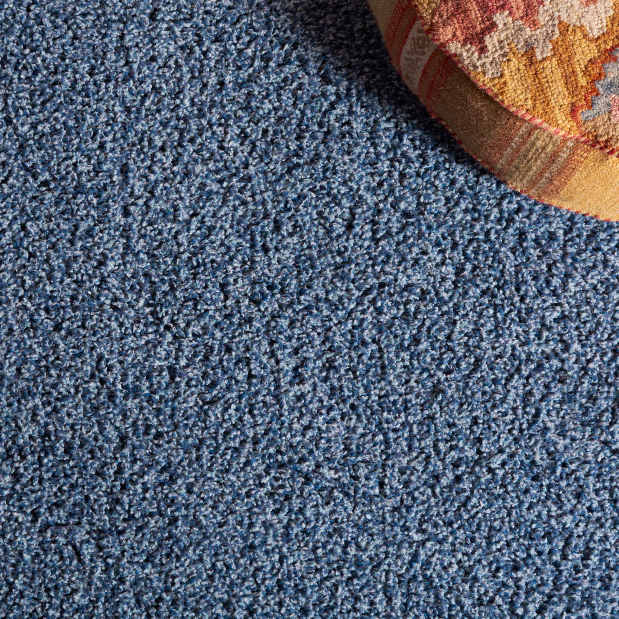 Calico Shag 100 Area Rug Blue/Ivory - Image 4