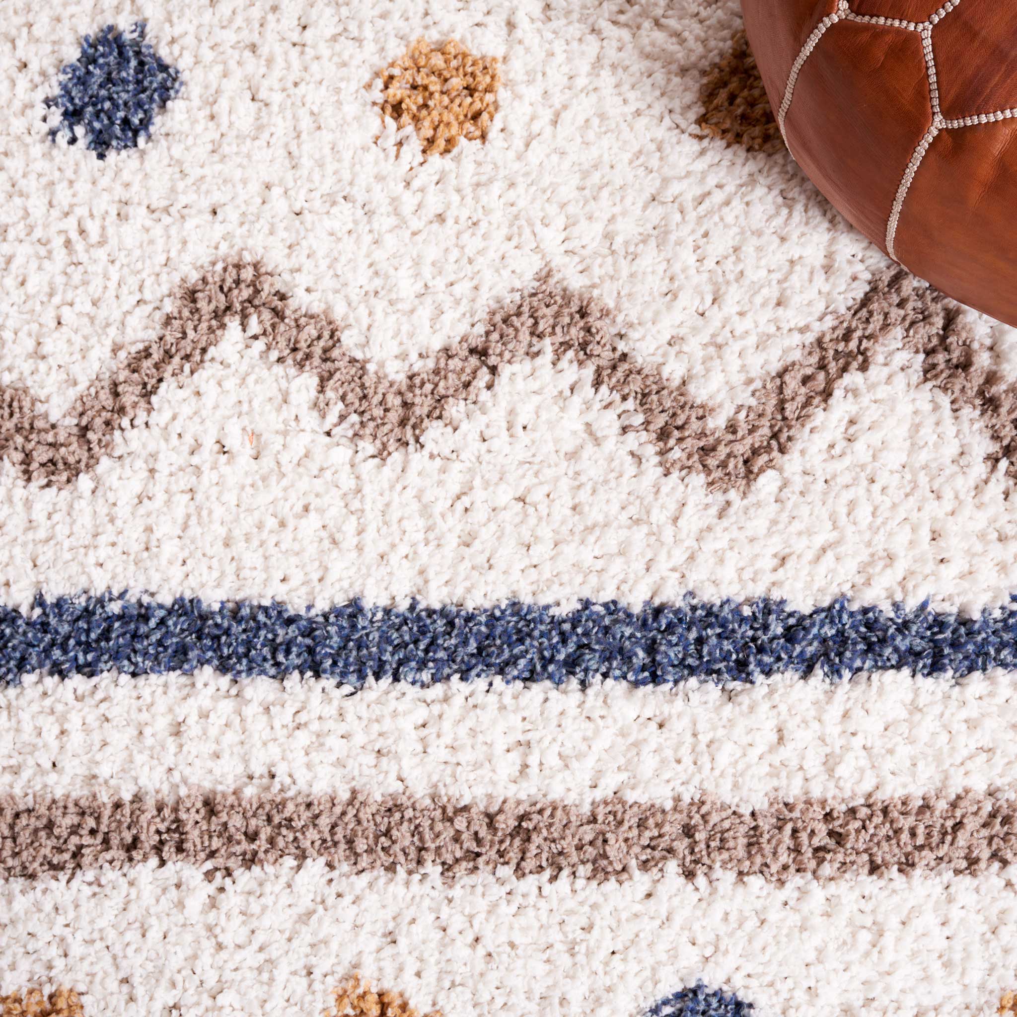Calico Shag 106 Area Rug Ivory/Taupe - Image 4