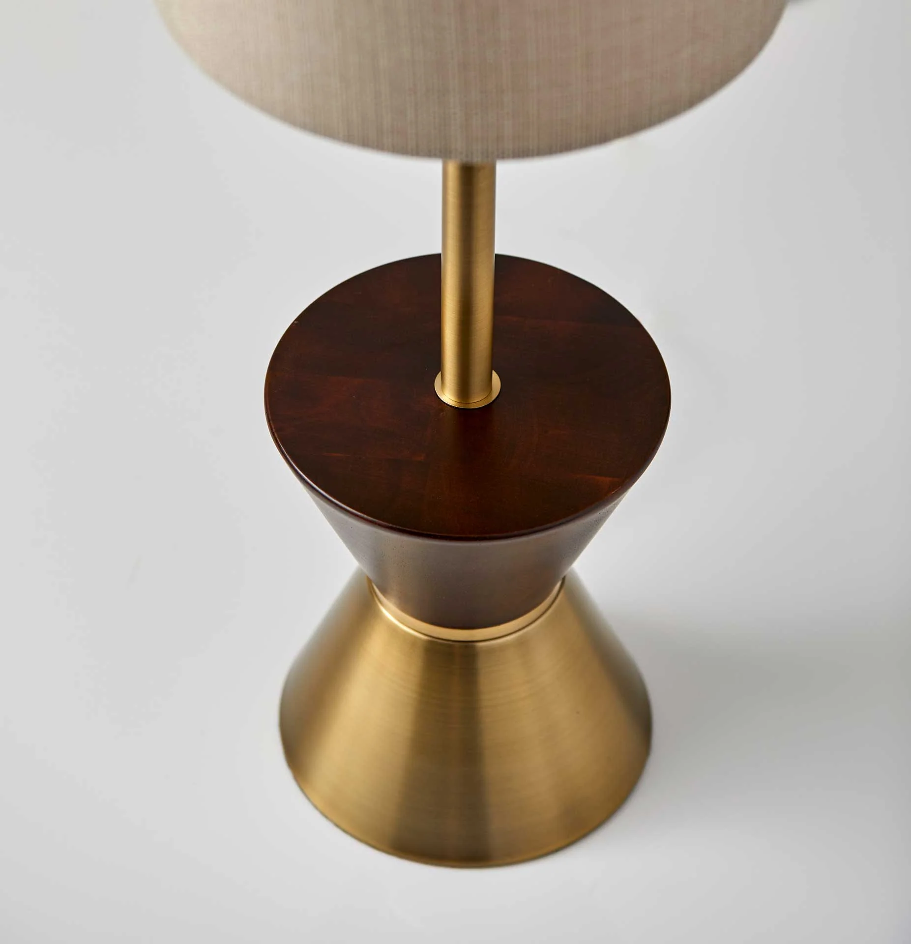 Cannet Table Lamp Brass/Walnut - Image 4