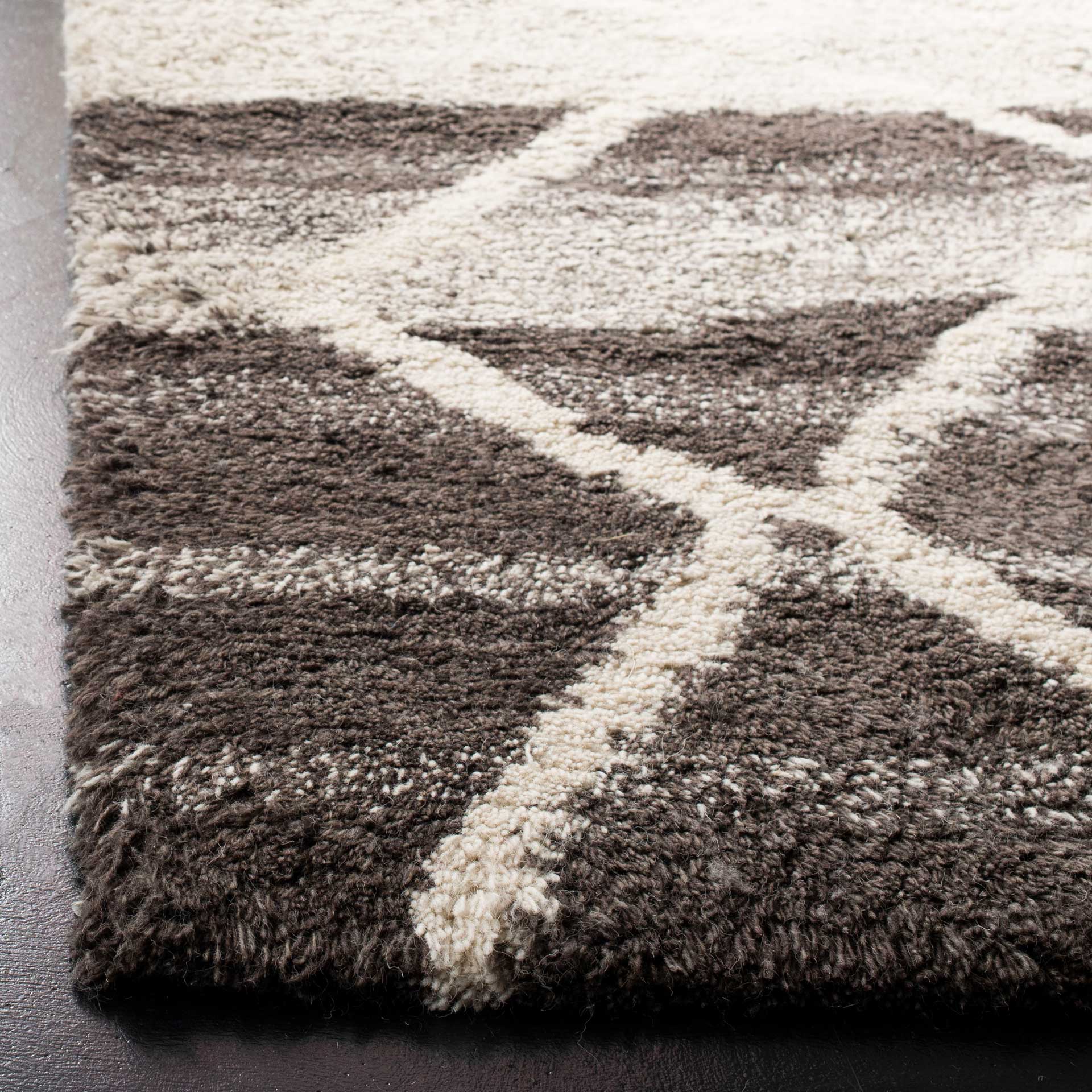 Casablanca Argyle Sand/Ivory Area Rug - Image 4