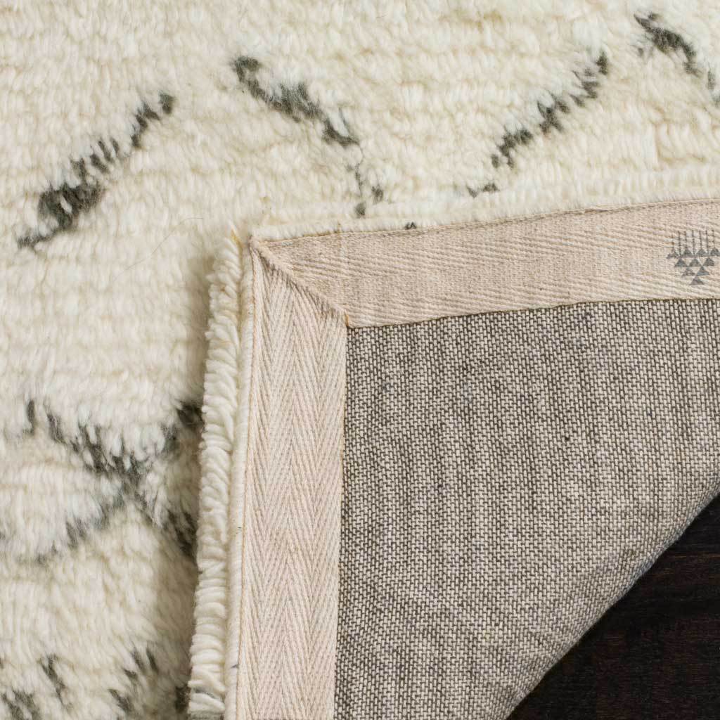 Casablanca Pyramid Ivory/Gray Area Rug - Image 6