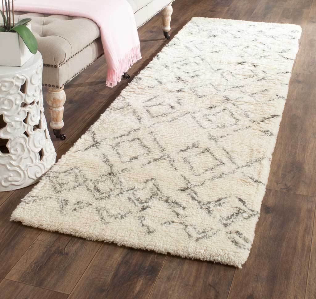 Casablanca Tribal Ivory/Gray Runner Rug - Image 3