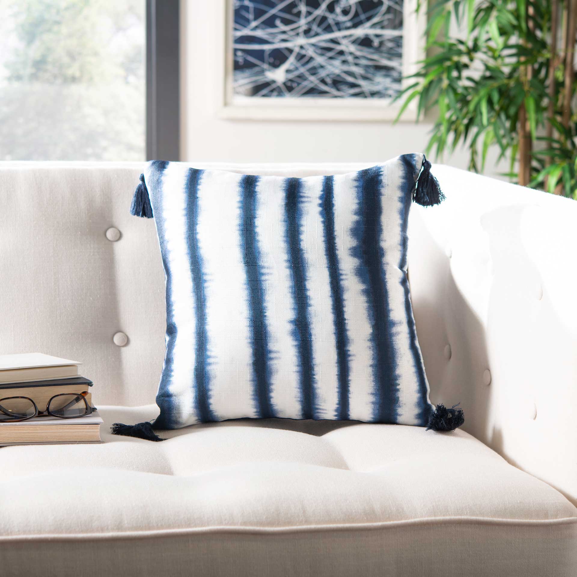 Cascada Pillow Navy/White - Image 5