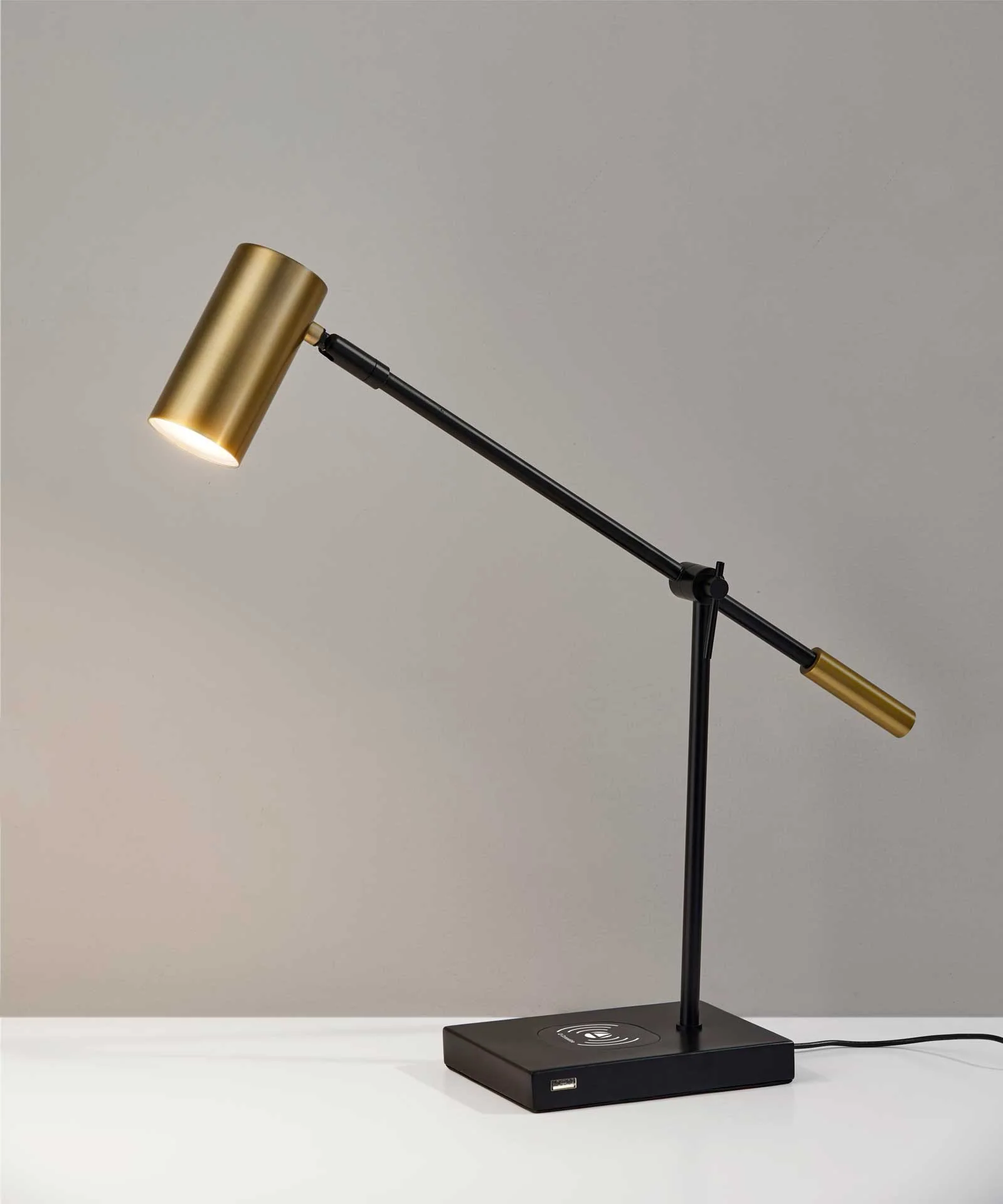 Colombes Wireless Charge Desk Lamp Black/Brass - Image 4