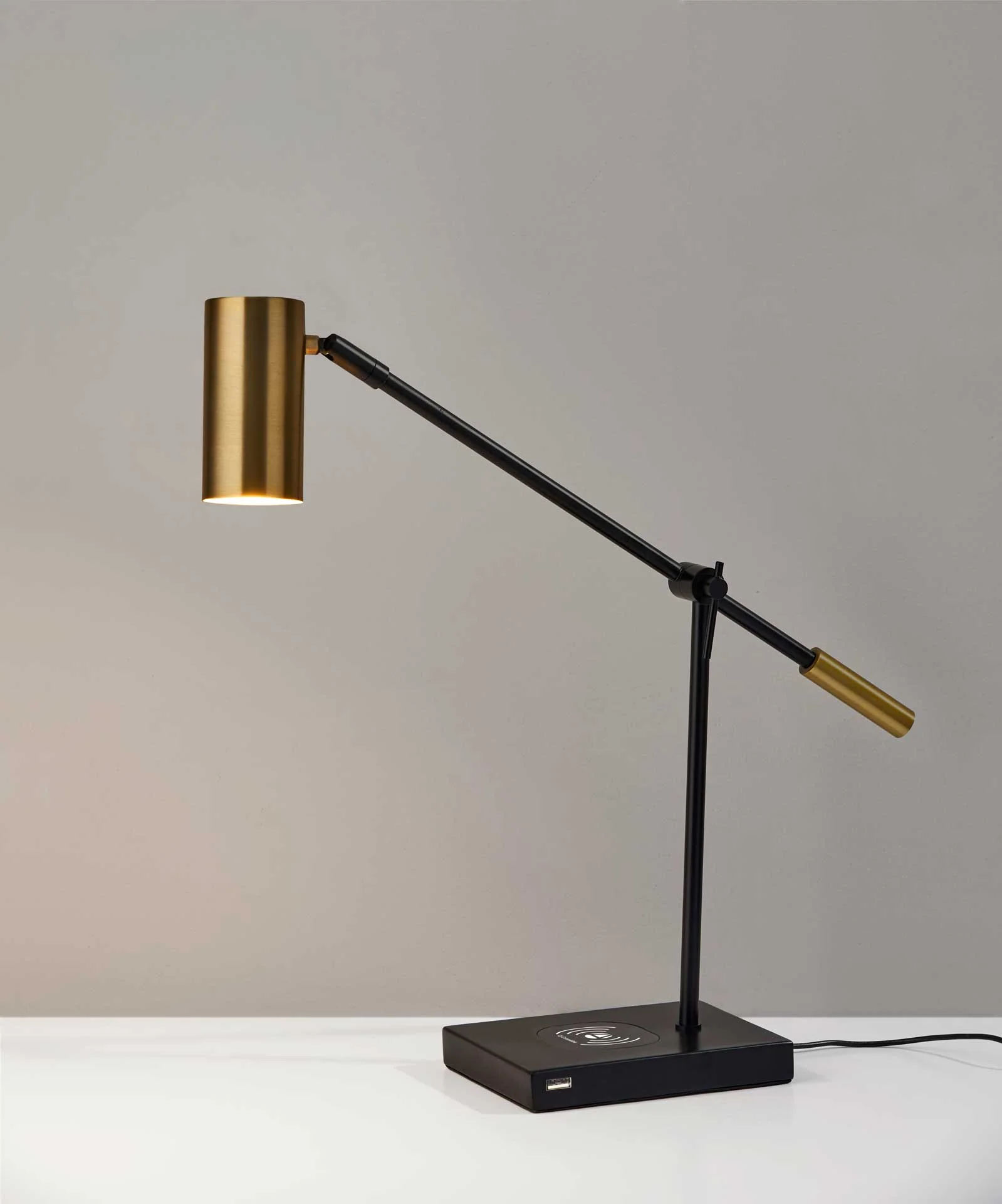 Colombes Wireless Charge Desk Lamp Black/Brass - Image 5