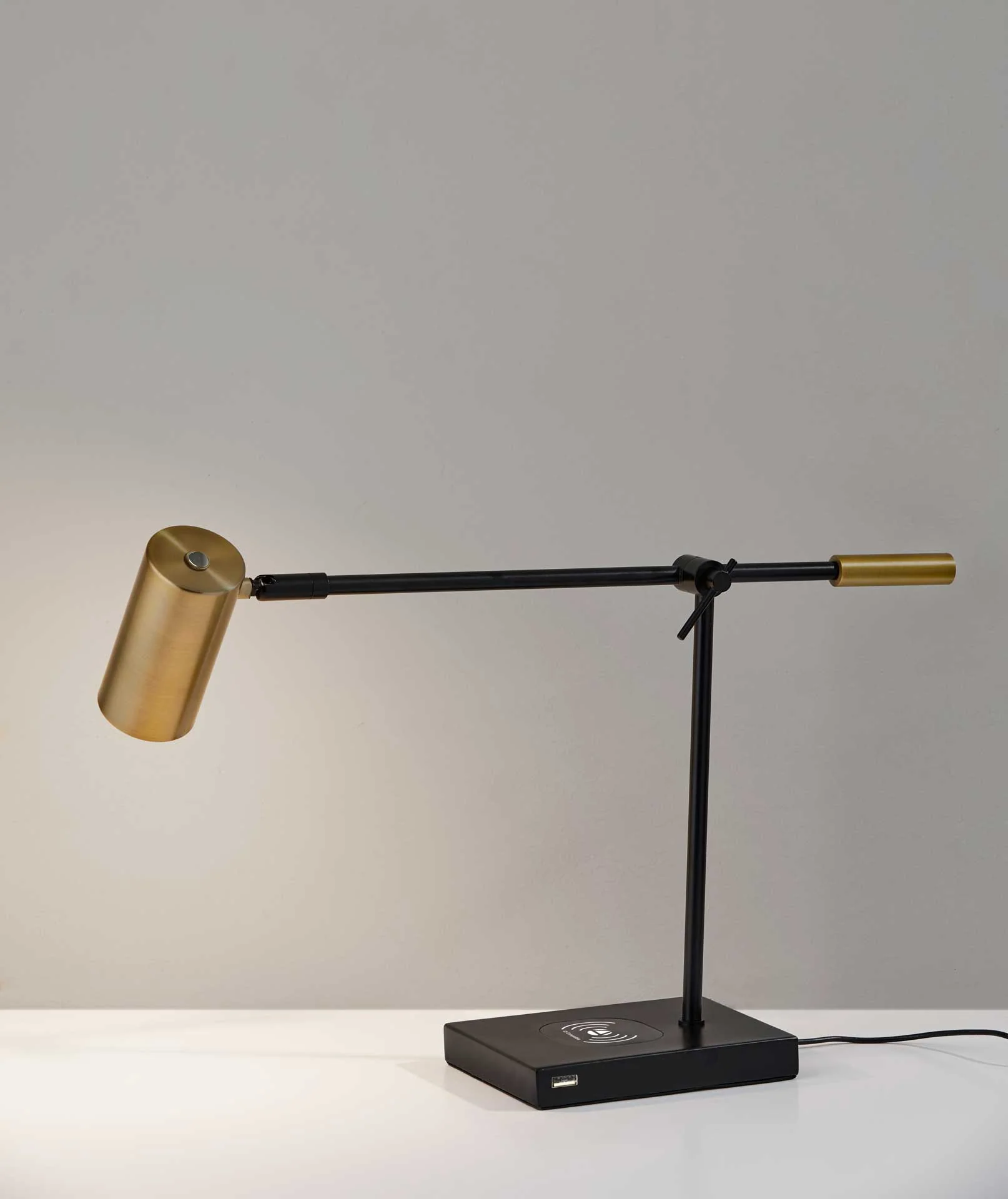 Colombes Wireless Charge Desk Lamp Black/Brass - Image 6