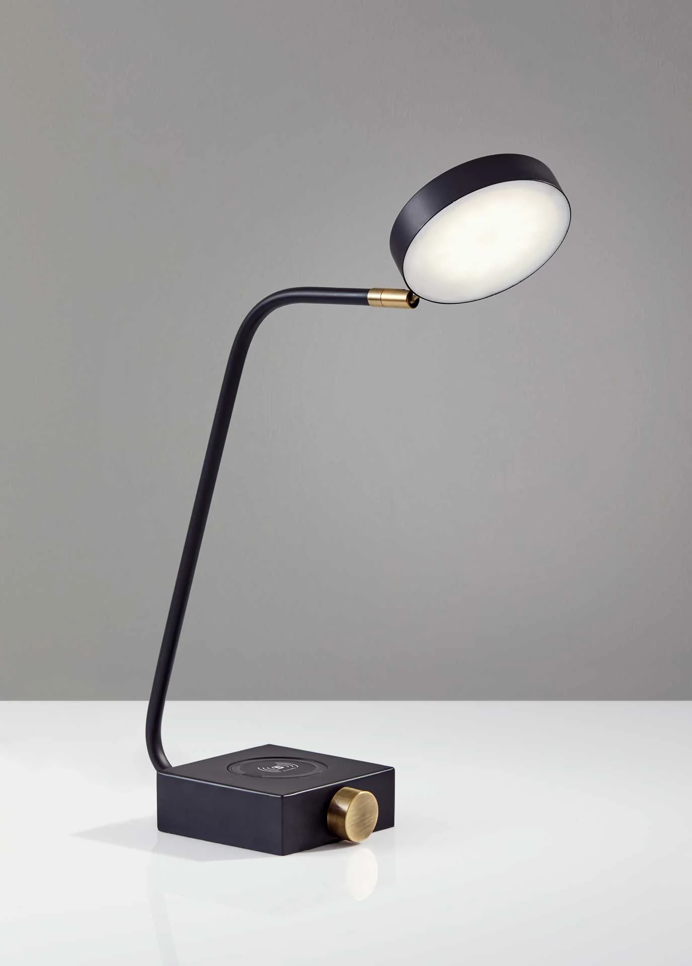 Colomiers Wireless Charge Desk Lamp Black/Brass - Image 5