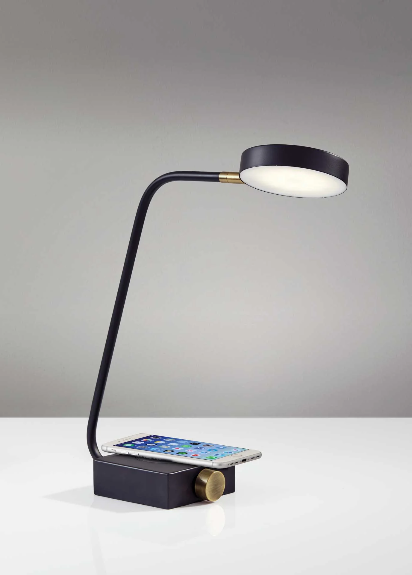 Colomiers Wireless Charge Desk Lamp Black/Brass - Image 6