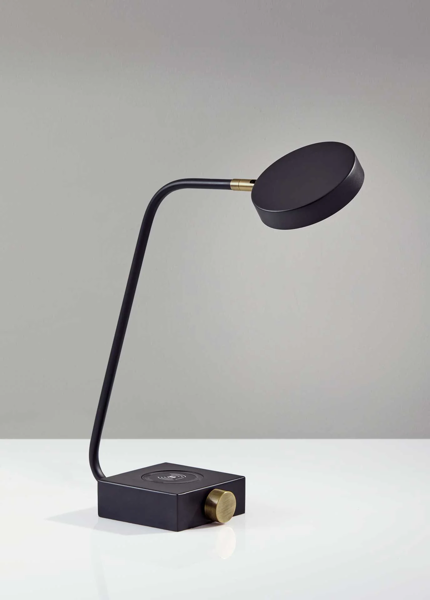 Colomiers Wireless Charge Desk Lamp Black/Brass - Image 8