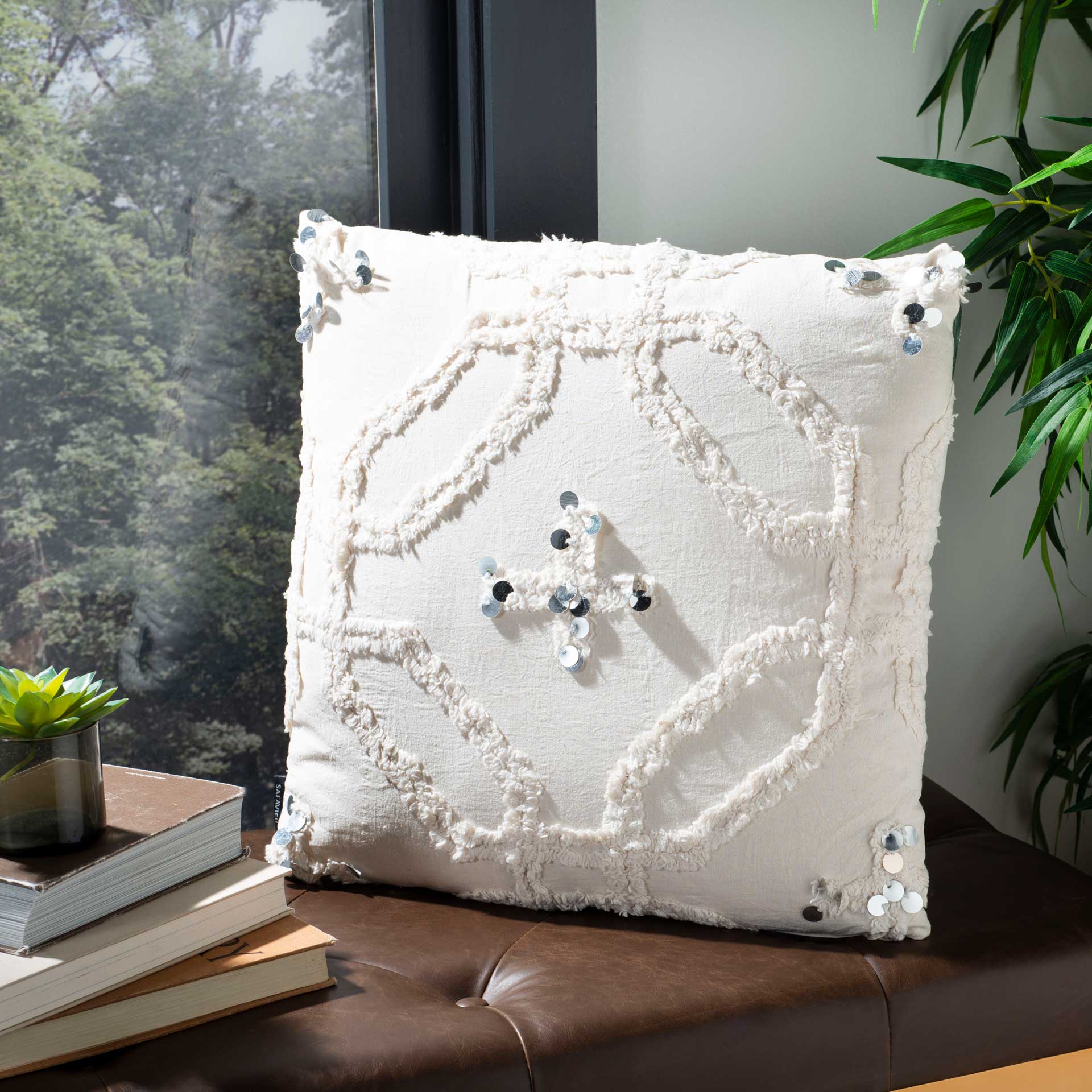 Daleyza Pillow White - Image 6