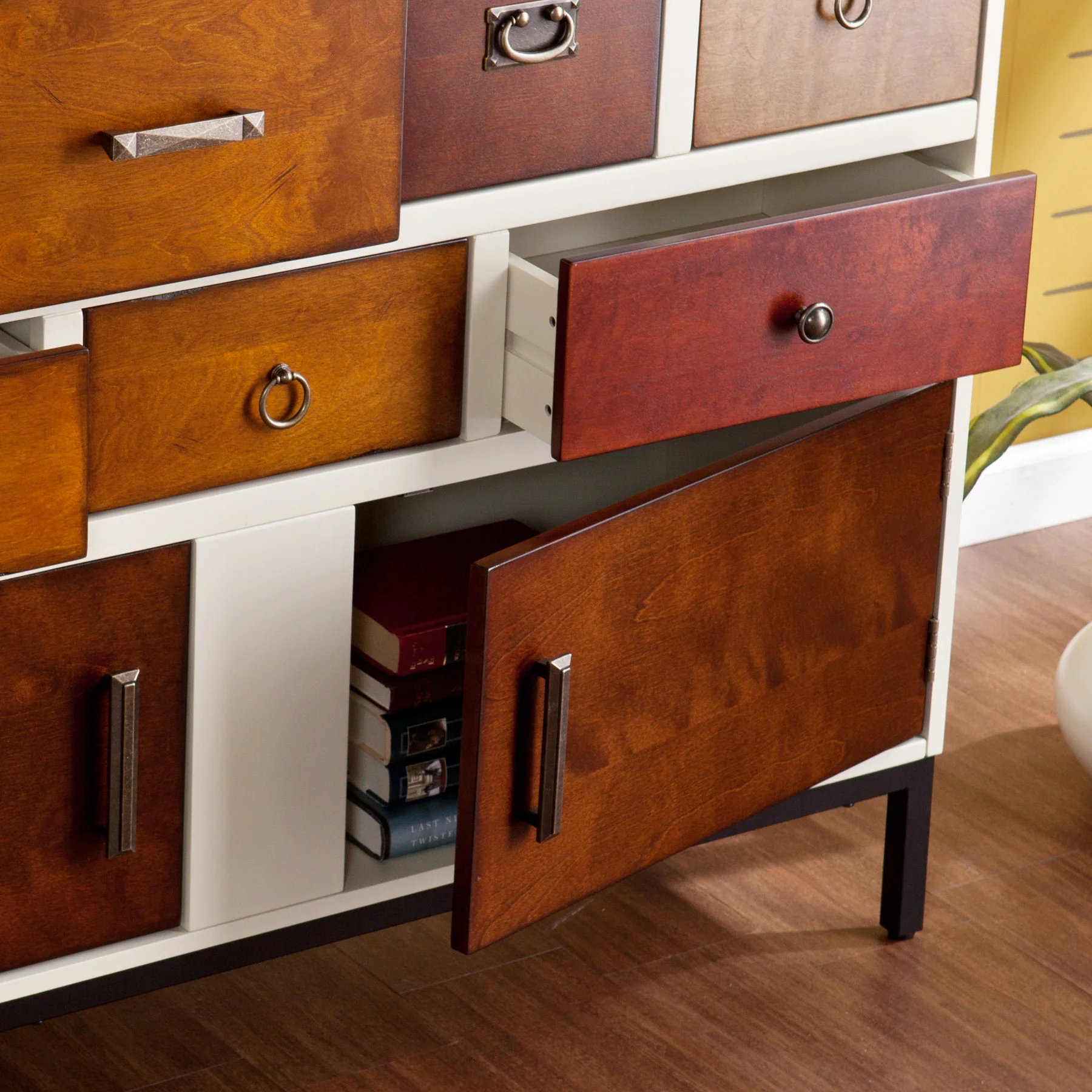Davos Sideboard - Image 6