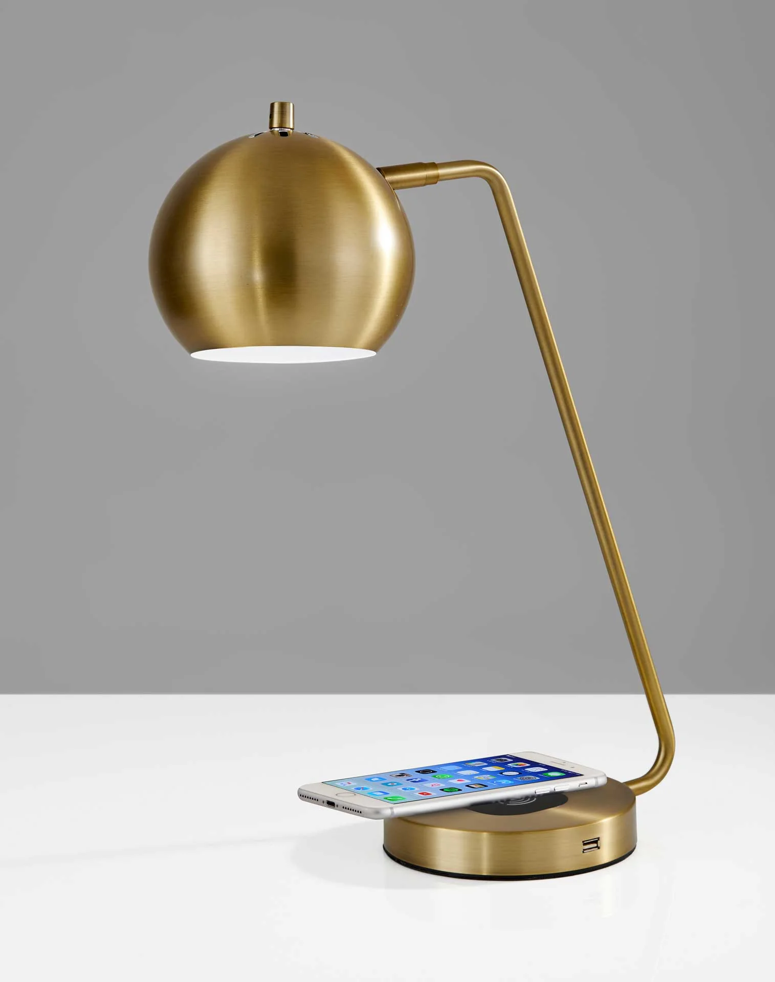 Epernay Wireless Charge Desk Lamp Brass - Image 4