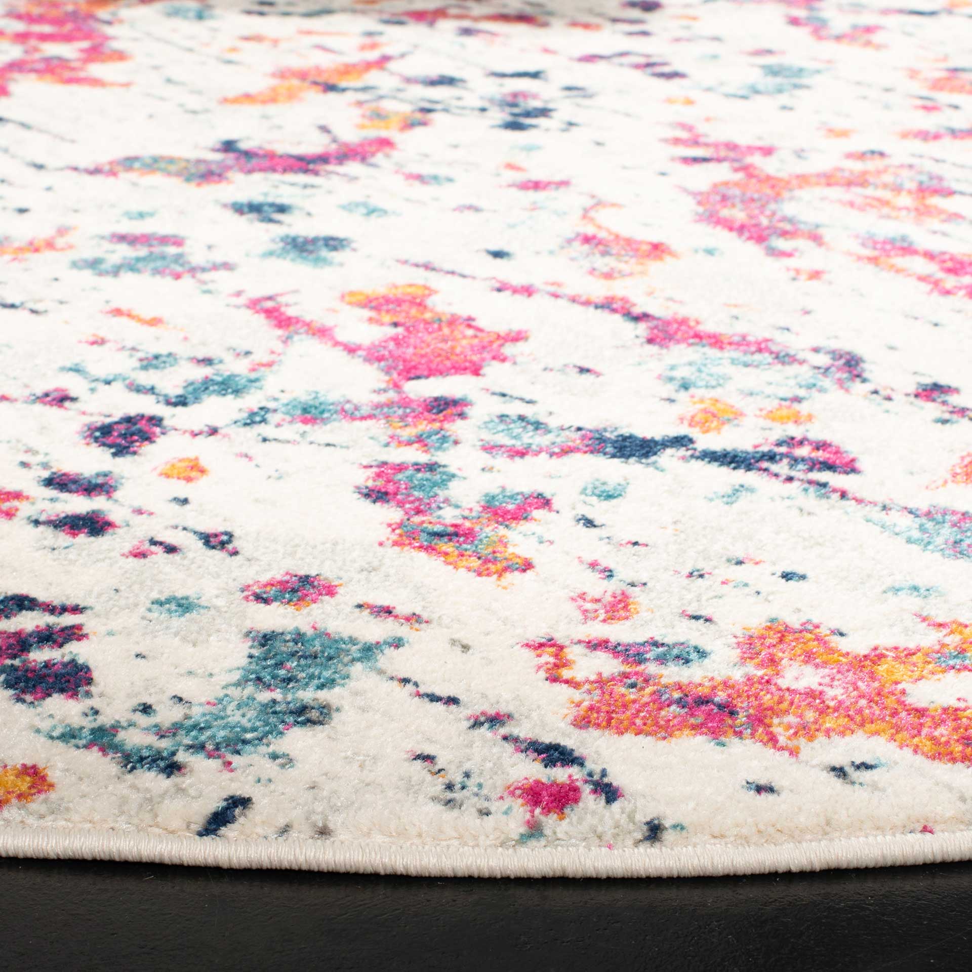 Evoke Ivory/Red Round Rug - Image 2