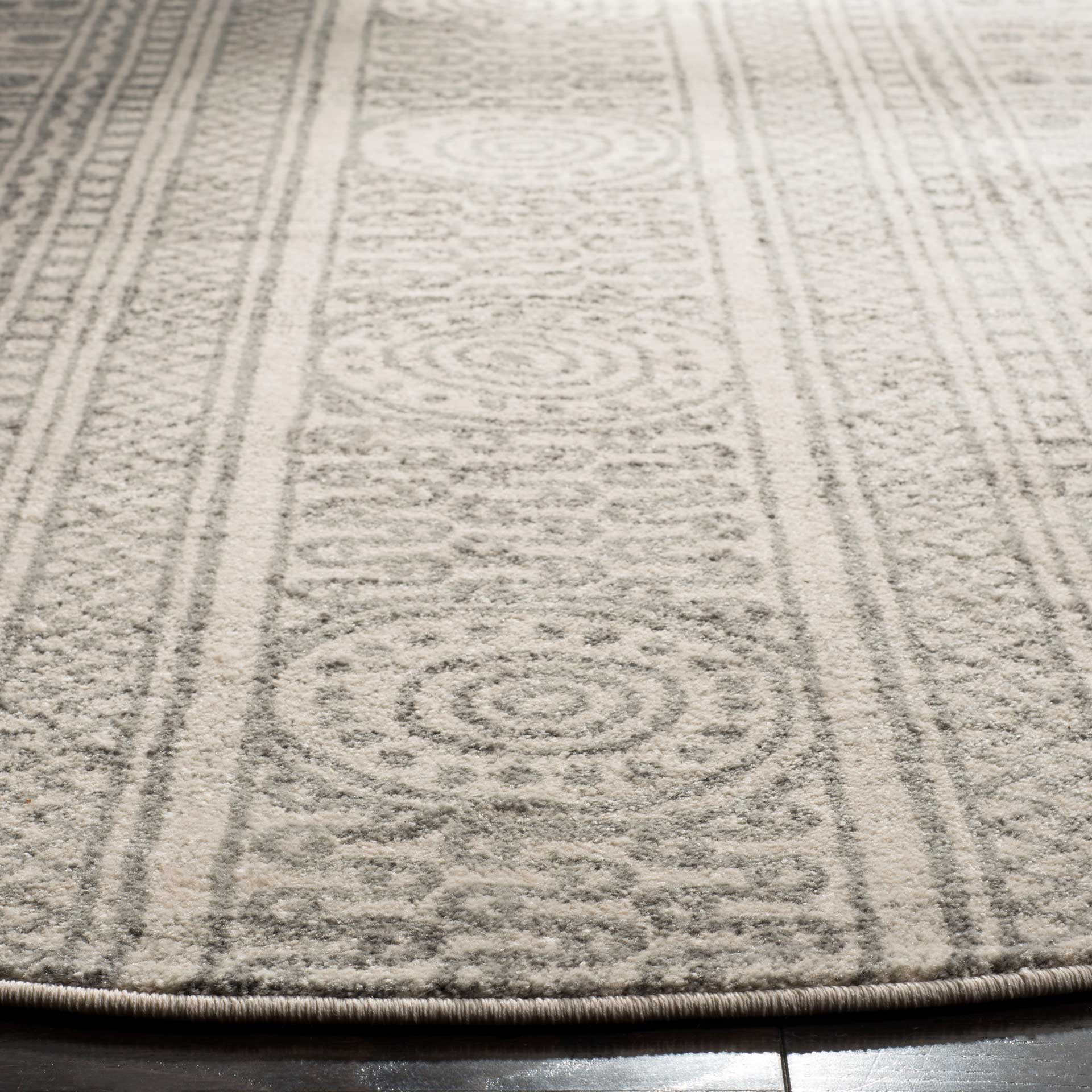 Evoke Tribal Ivory/Silver Round Rug - Image 2