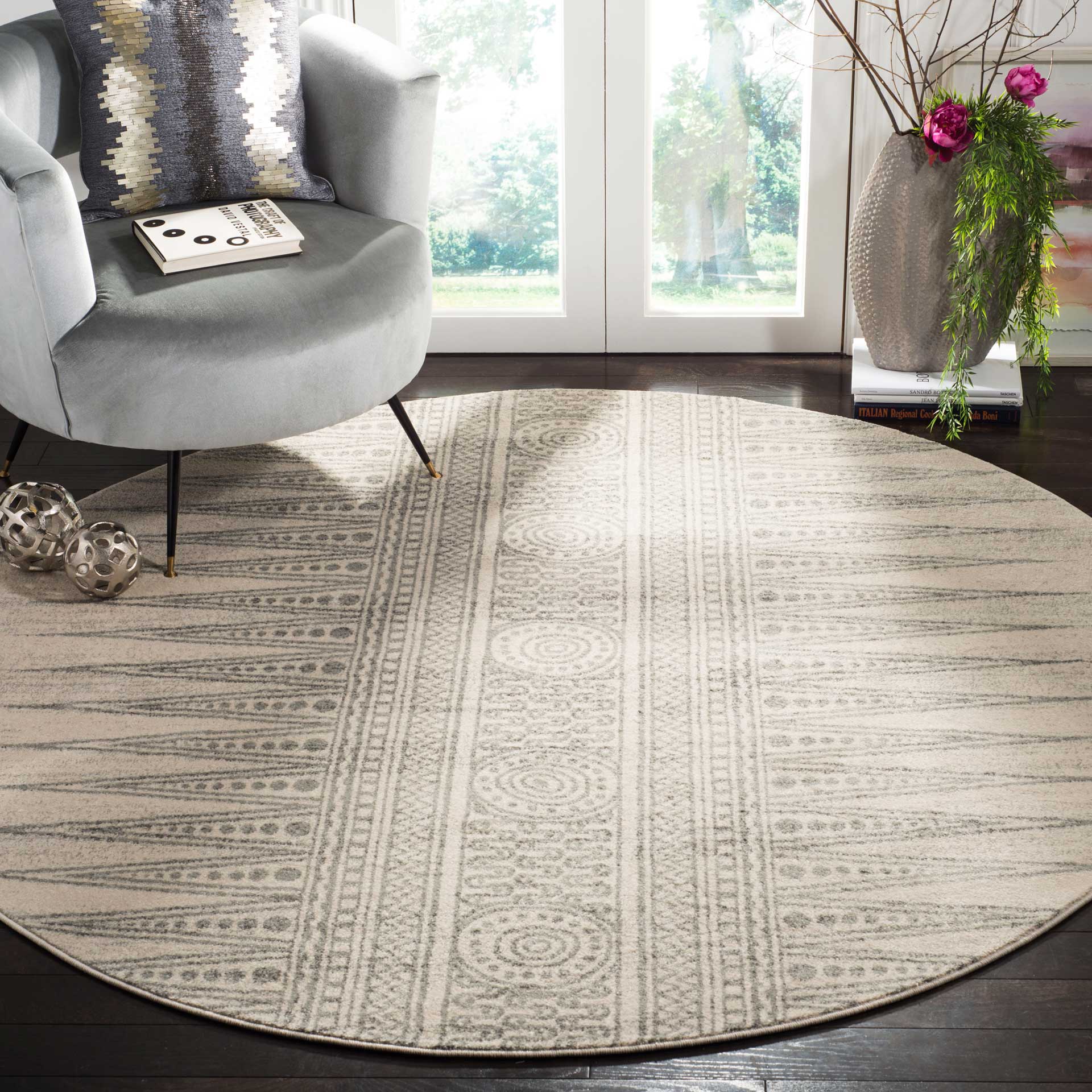 Evoke Tribal Ivory/Silver Round Rug - Image 3