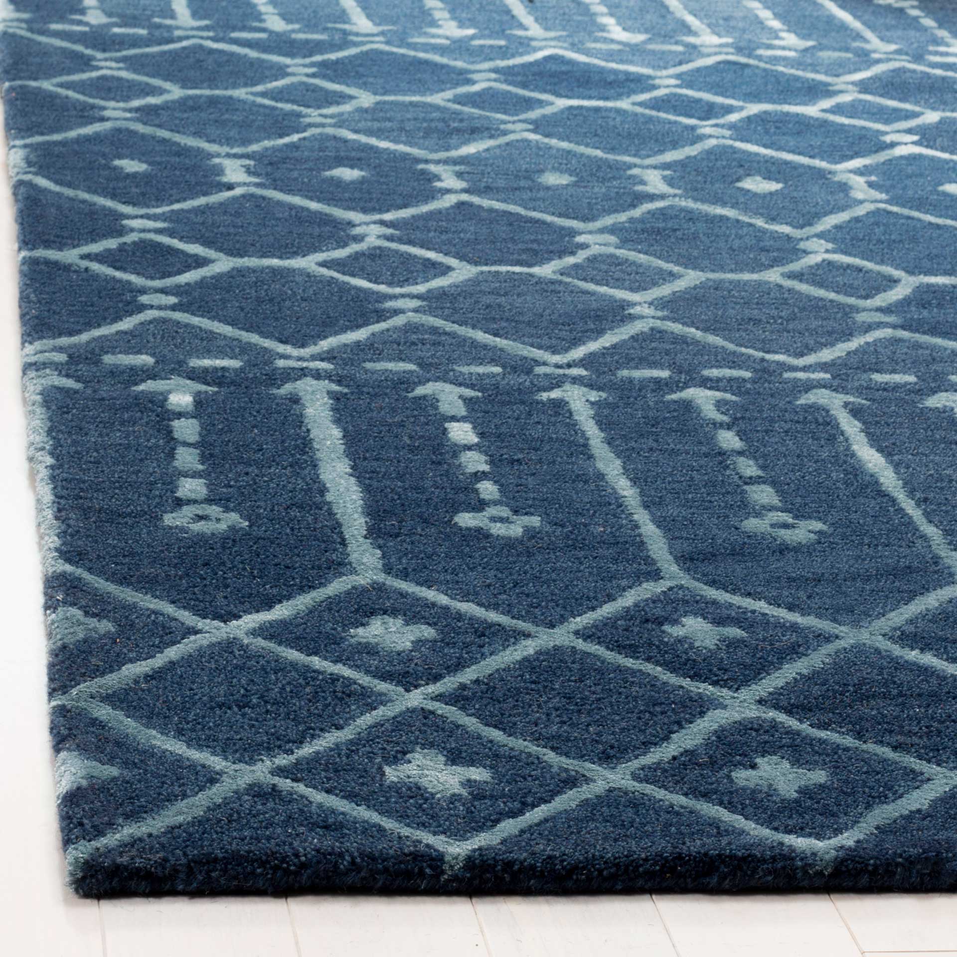 Himalaya Tribal Navy/Silver Area Rug - Image 3
