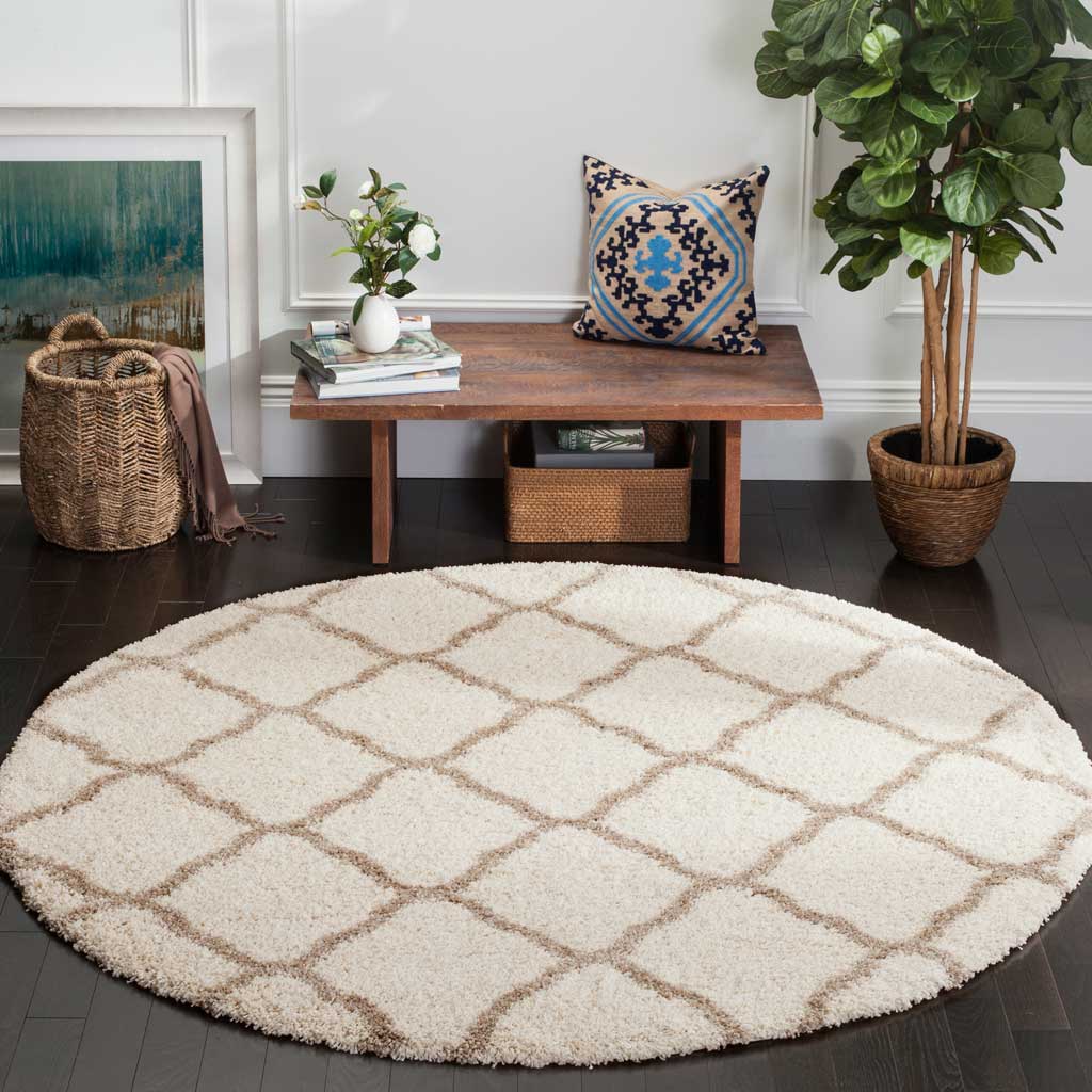 Hudson Shag Quatrefoil Ivory/Beige Round Rug - Image 3