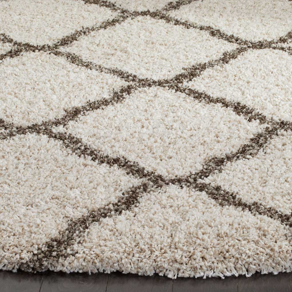 Hudson Shag Quatrefoil Ivory/Gray Round Rug - Image 2