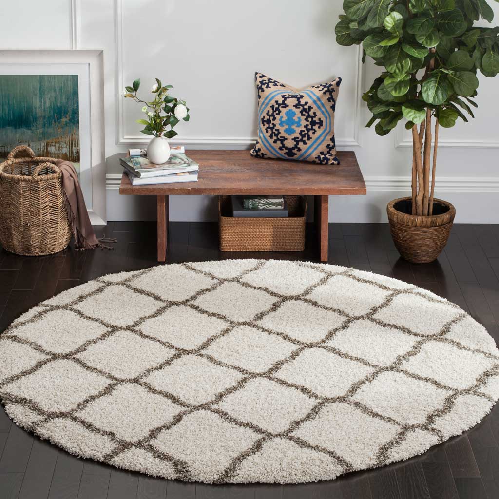 Hudson Shag Quatrefoil Ivory/Gray Round Rug - Image 3