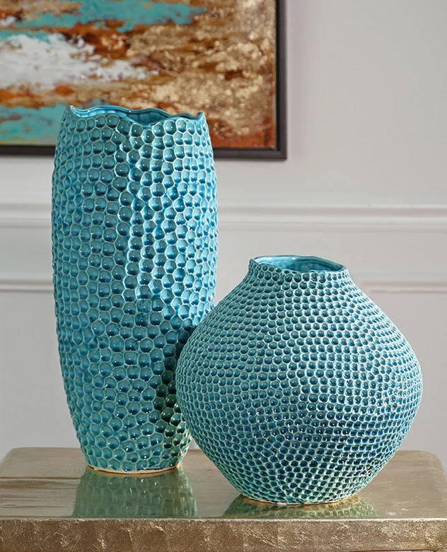 Iroquois Short Crater Vase - Image 2