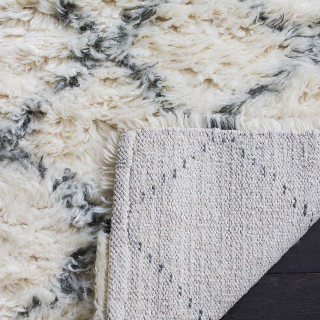 Kenya Diamond Ivory/Gray Area Rug - Image 5