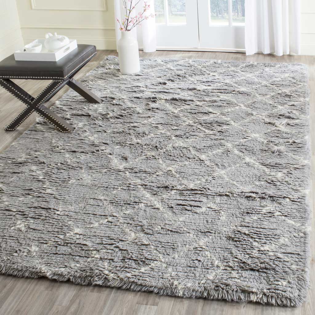 Kenya Diamond Light Gray/Ivory Area Rug - Image 4