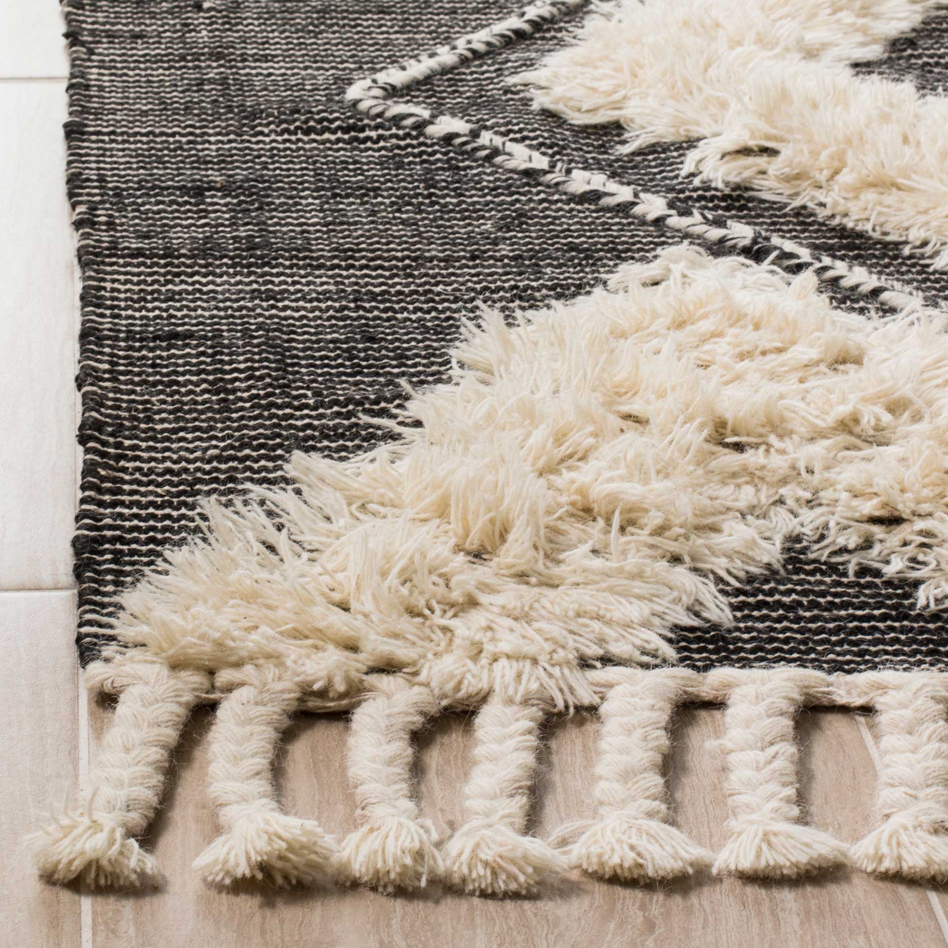 Kenya Southwestern Black/Ivory Area Rug - Image 3