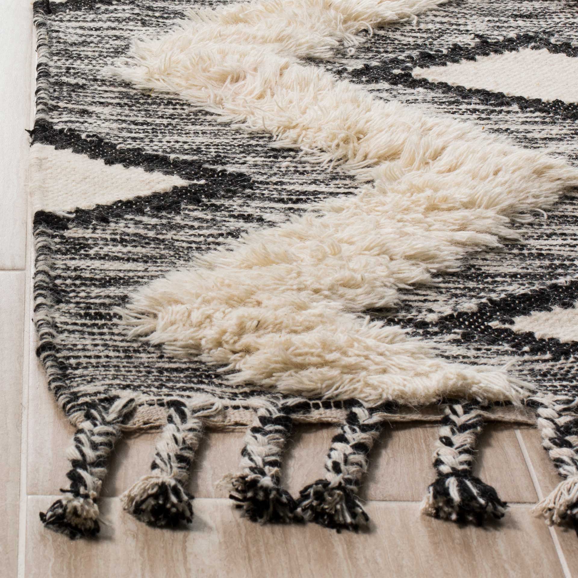 Kenya Wave Black/Ivory Area Rug - Image 3