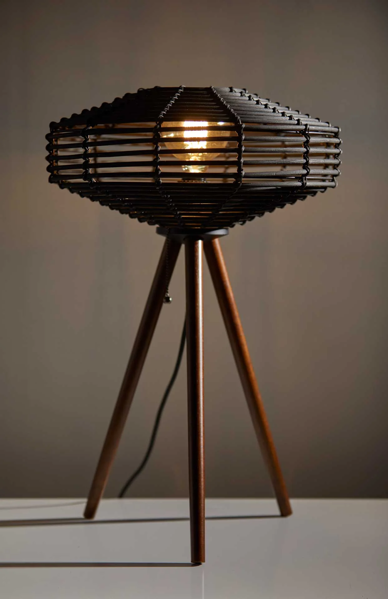 Kinston Table Lamp Black/Walnut - Image 5