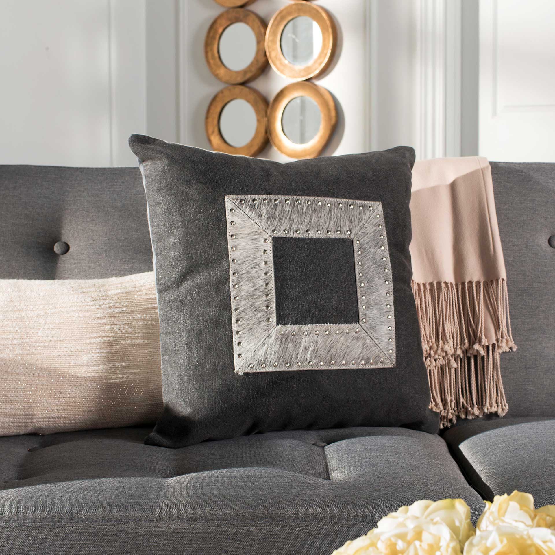 Lamar Cowhide Pillow Gey/White - Image 3