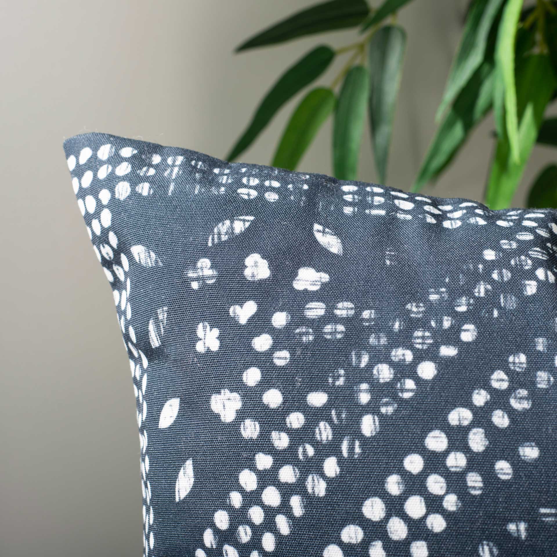 Magna Pillow Deep Blue/White - Image 3