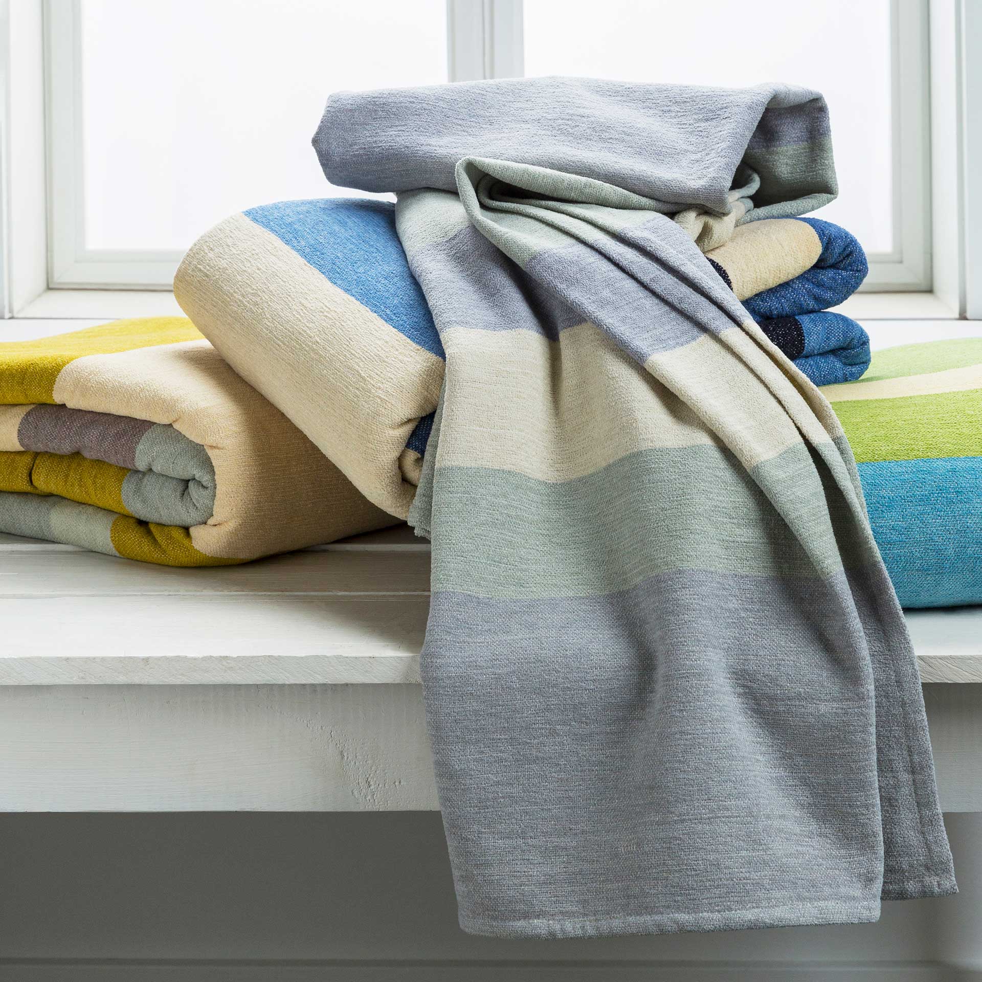 Meera Throw Bright Blue/Navy/Beige - Image 5