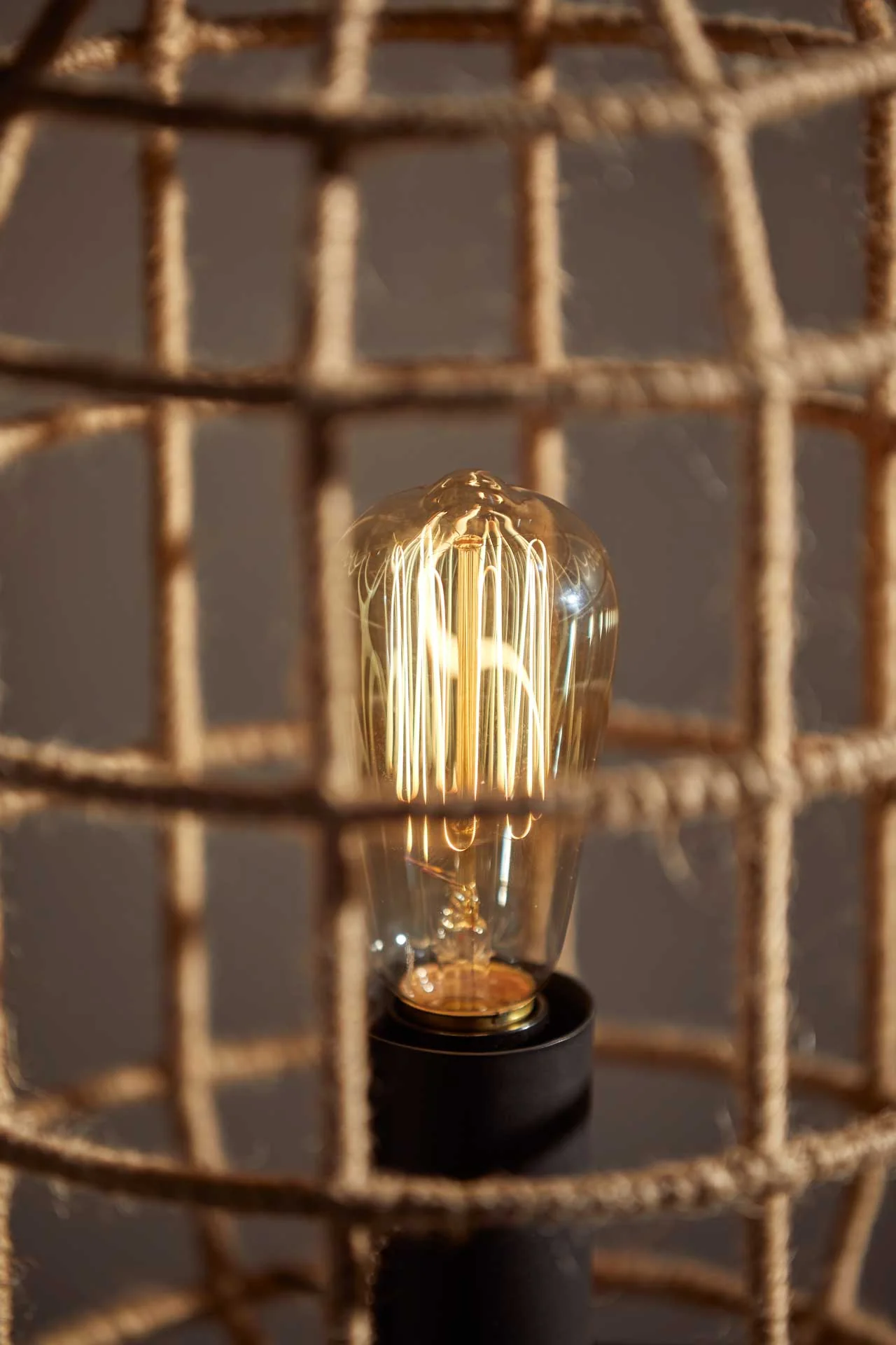 Molde Table Lamp Black/Natural - Image 4