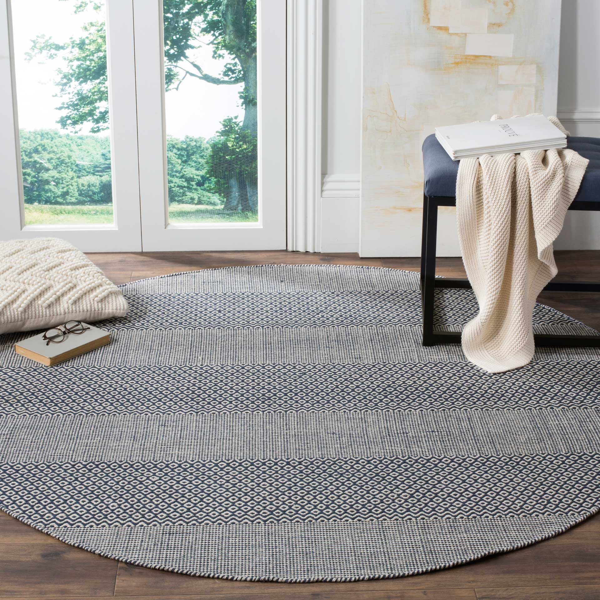 Montauk Alternating Ivory/Navy Round Rug - Image 3