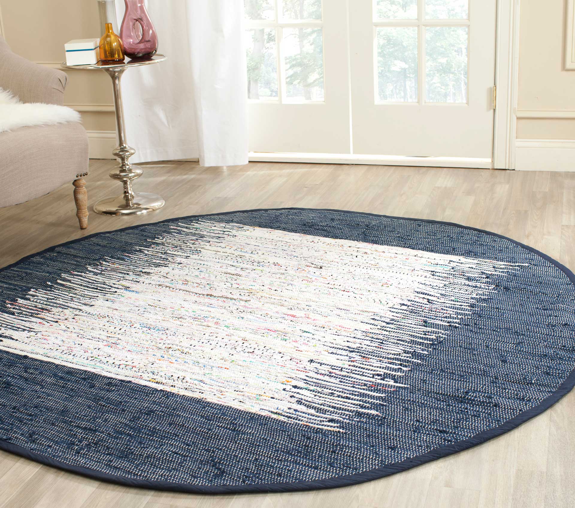 Montauk Border Ivory/Navy Round Rug - Image 3