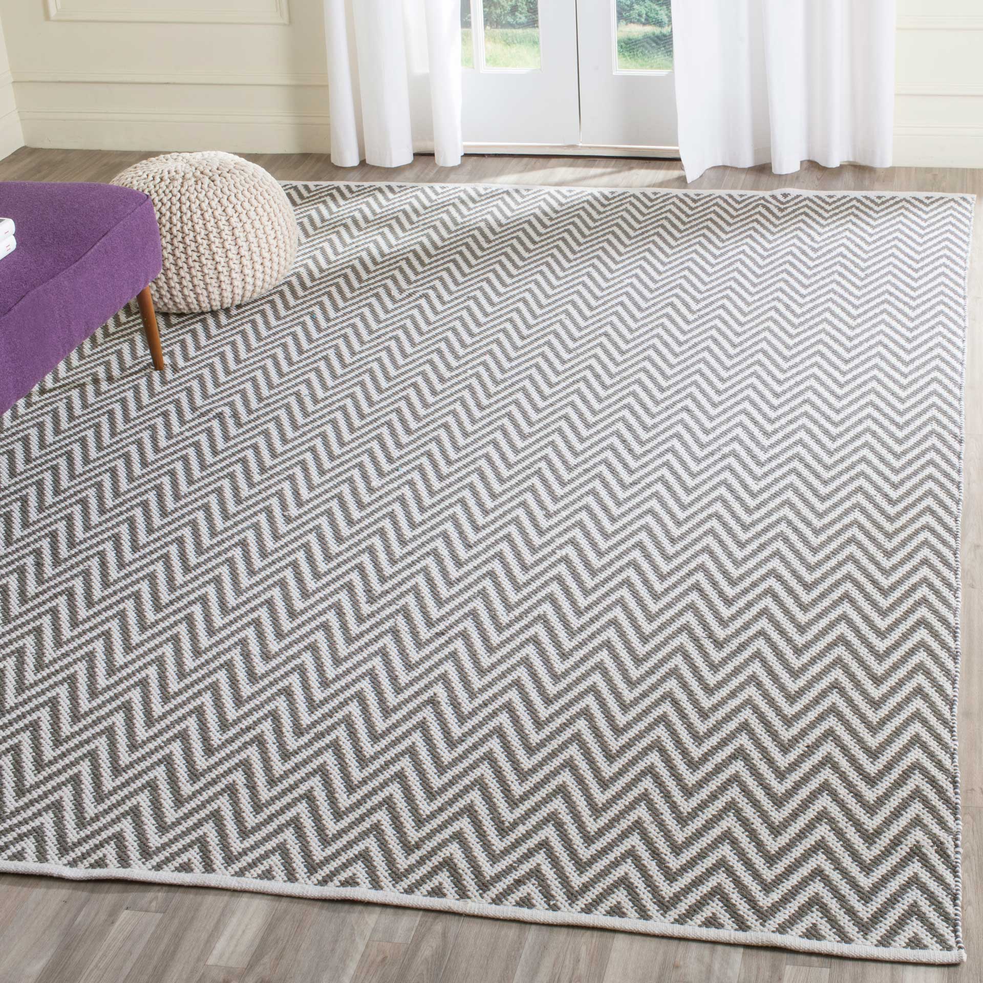 Montauk Chevron Gray/Ivory Area Rug - Image 4