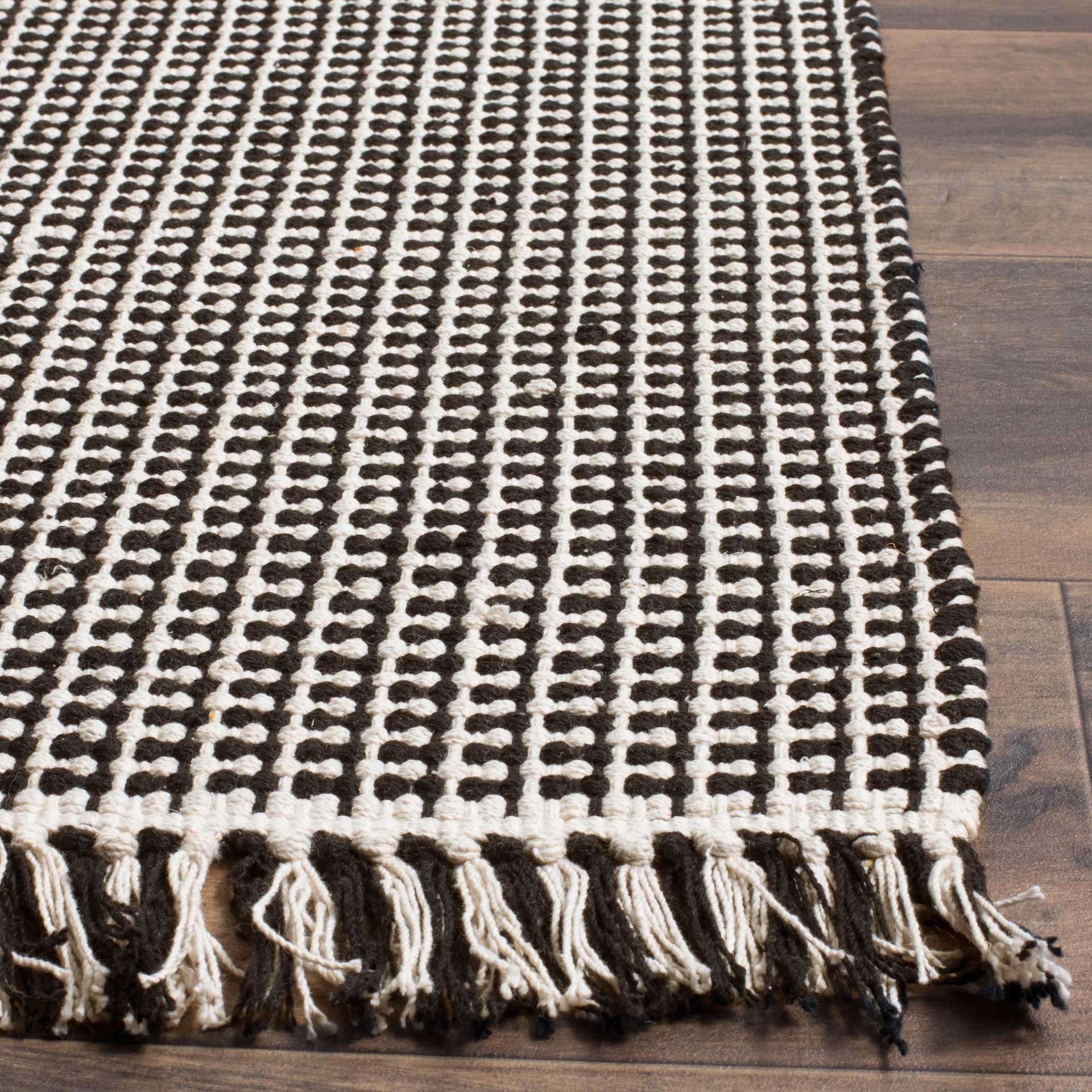 Montauk Fringe Ivory/Black Area Rug - Image 4
