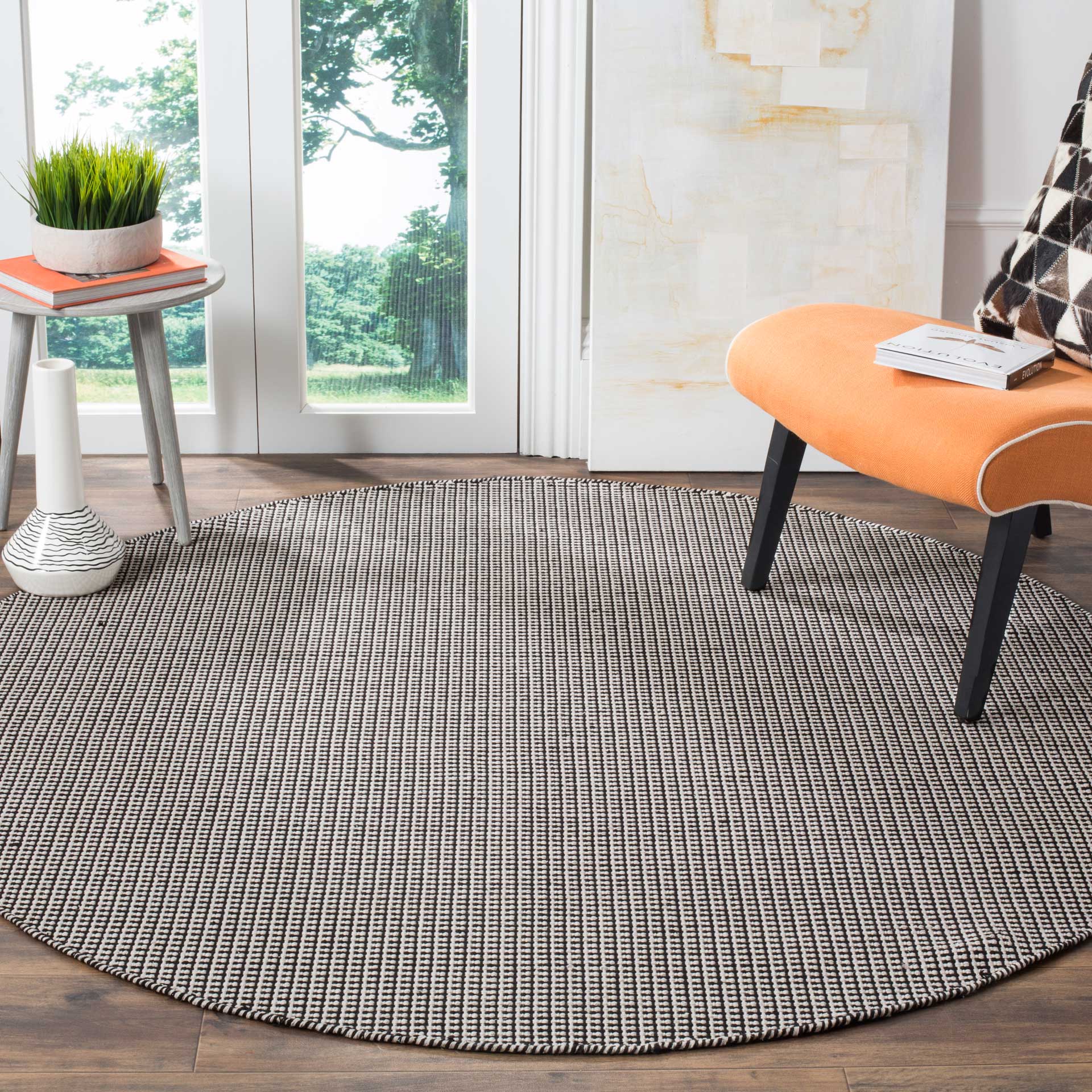 Montauk Fringe Ivory/Black Round Rug - Image 3