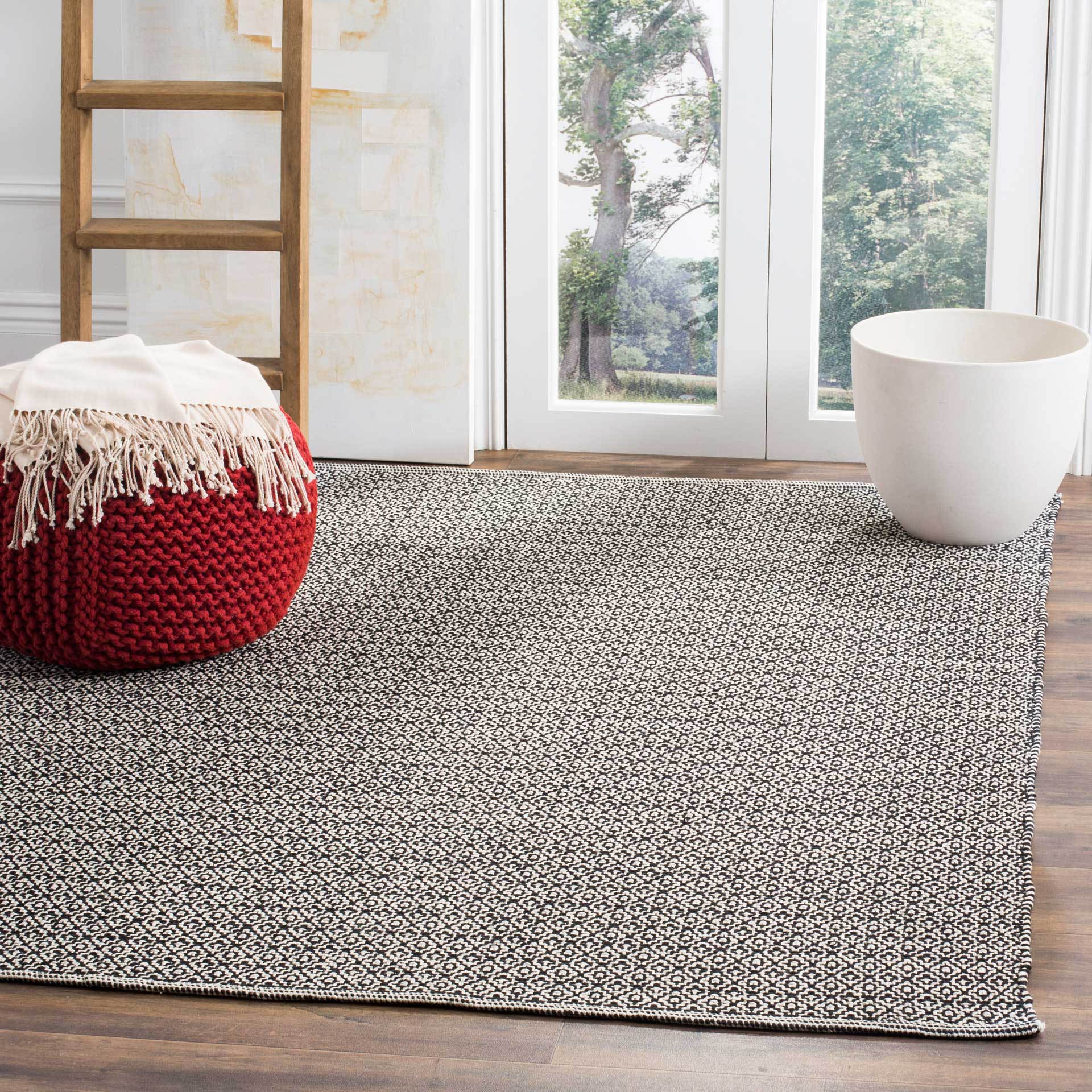 Montauk Ivory/Black Area Rug - Image 4