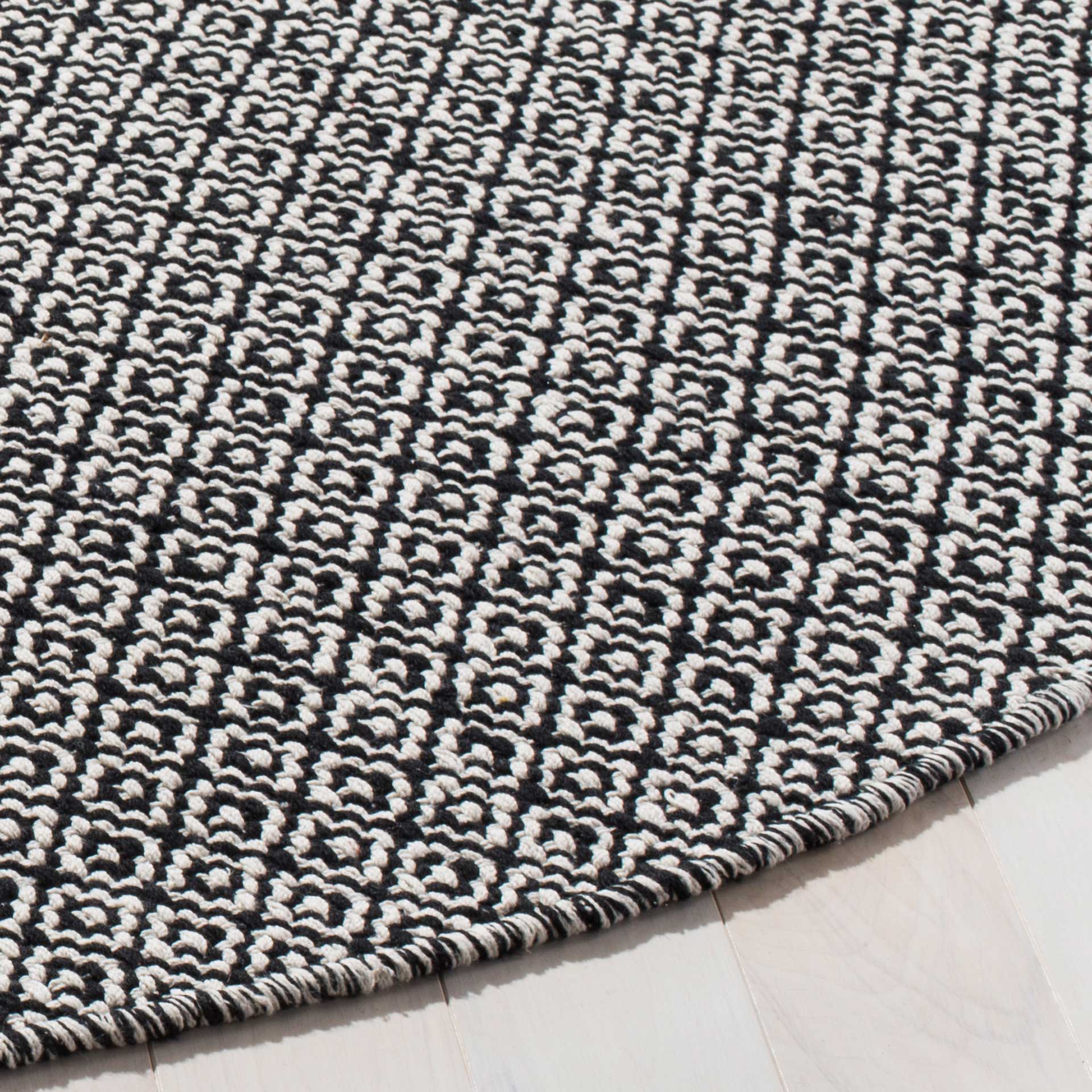 Montauk Ivory/Black Round Rug - Image 2