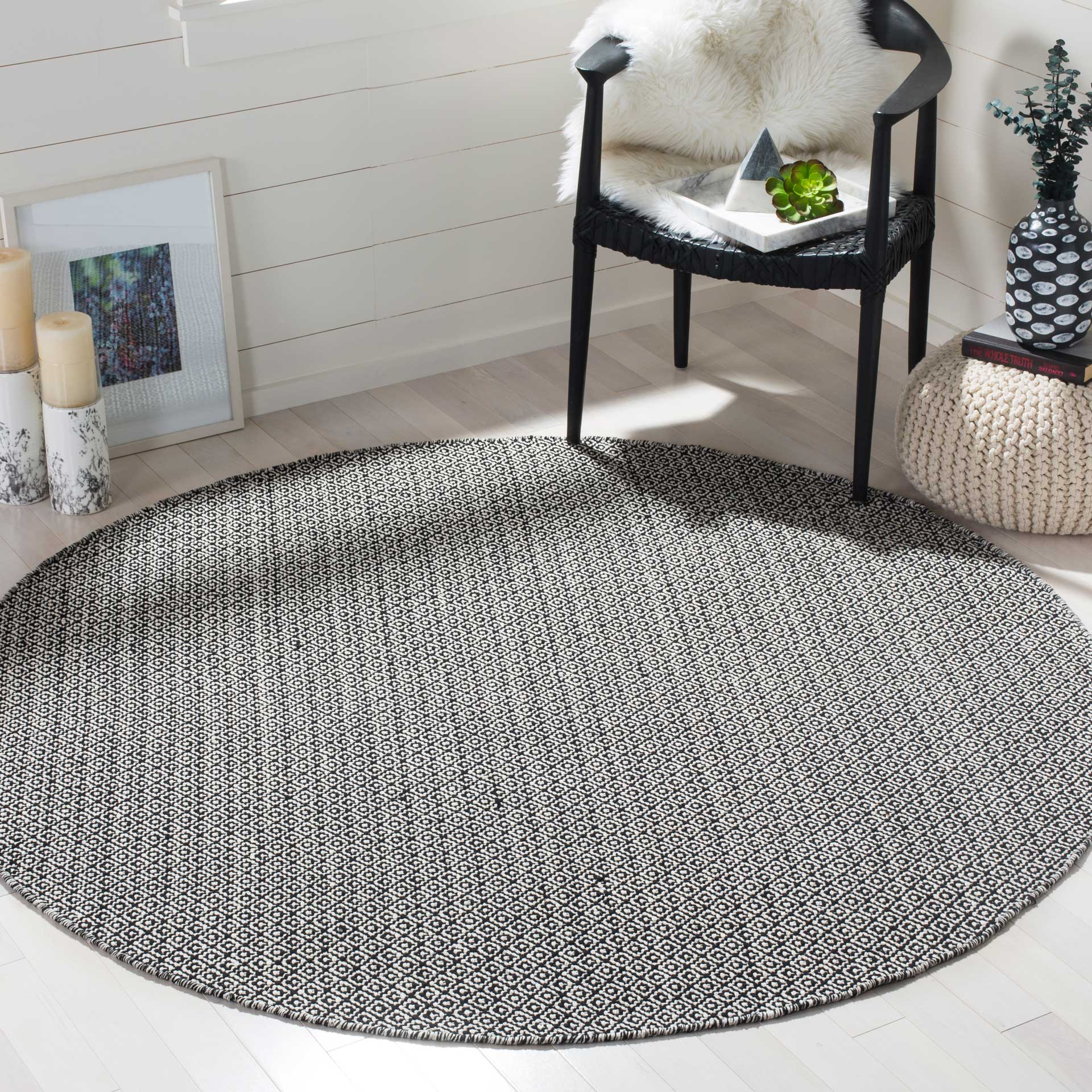 Montauk Ivory/Black Round Rug - Image 3