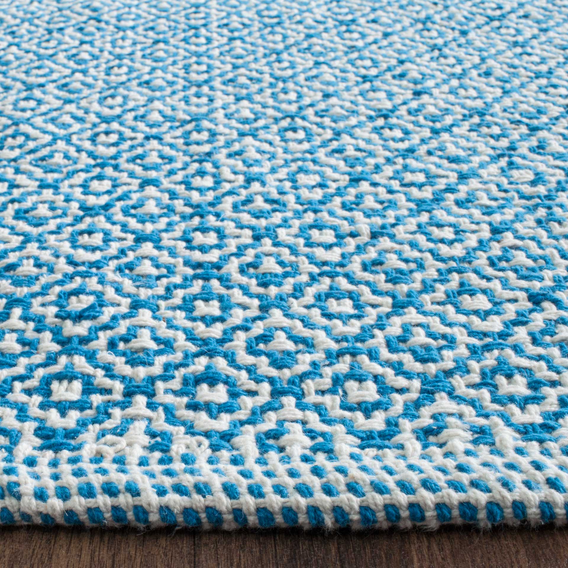 Montauk Ivory/Blue Area Rug - Image 4