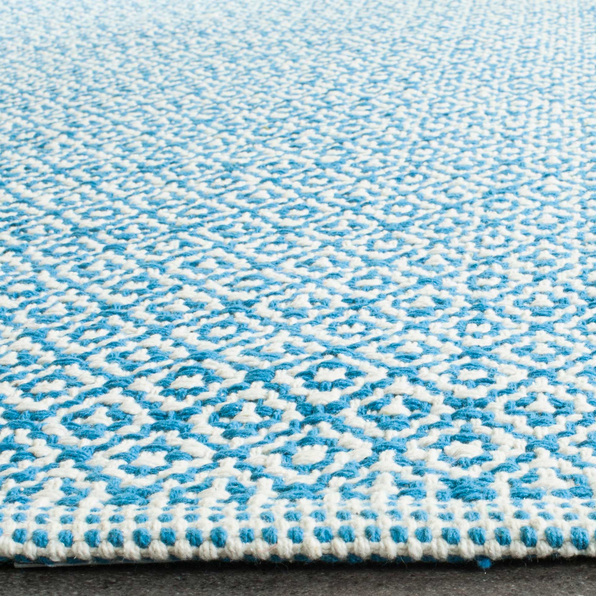 Montauk Ivory/Blue Area Rug - Image 5
