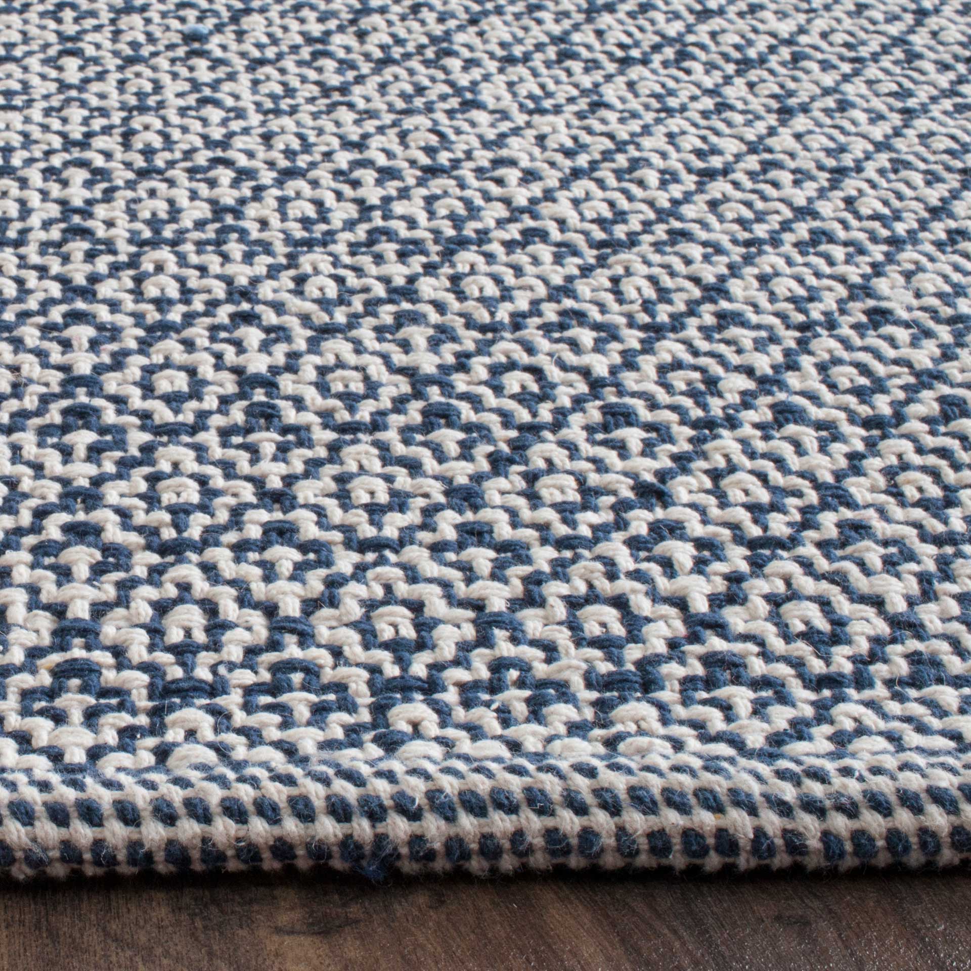 Montauk Ivory/Navy Area Rug - Image 4