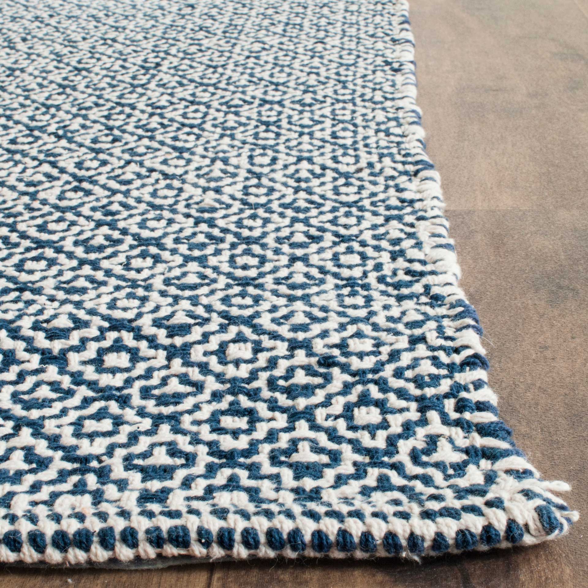 Montauk Ivory/Navy Area Rug - Image 5