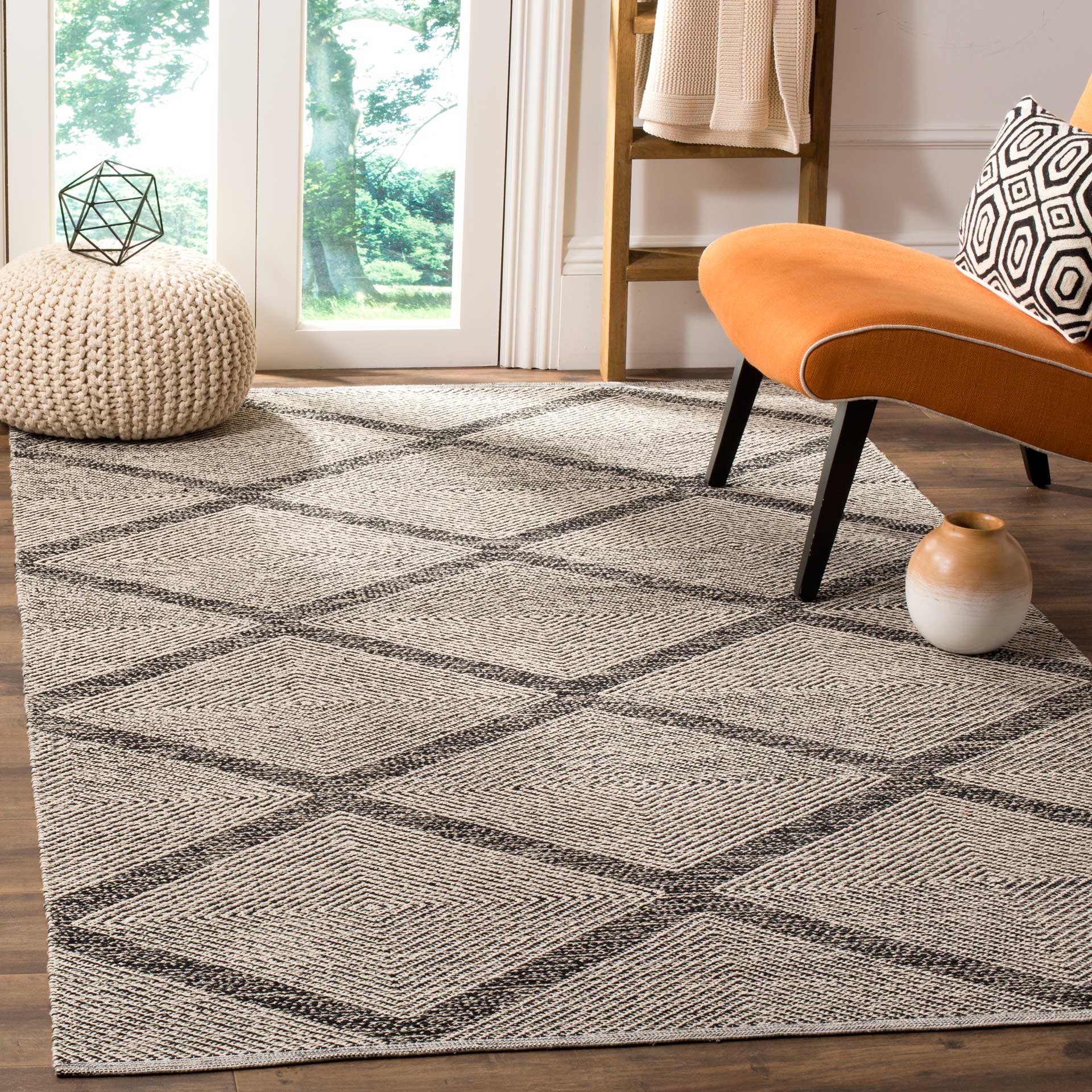 Montauk Lattice Black Area Rug - Image 6