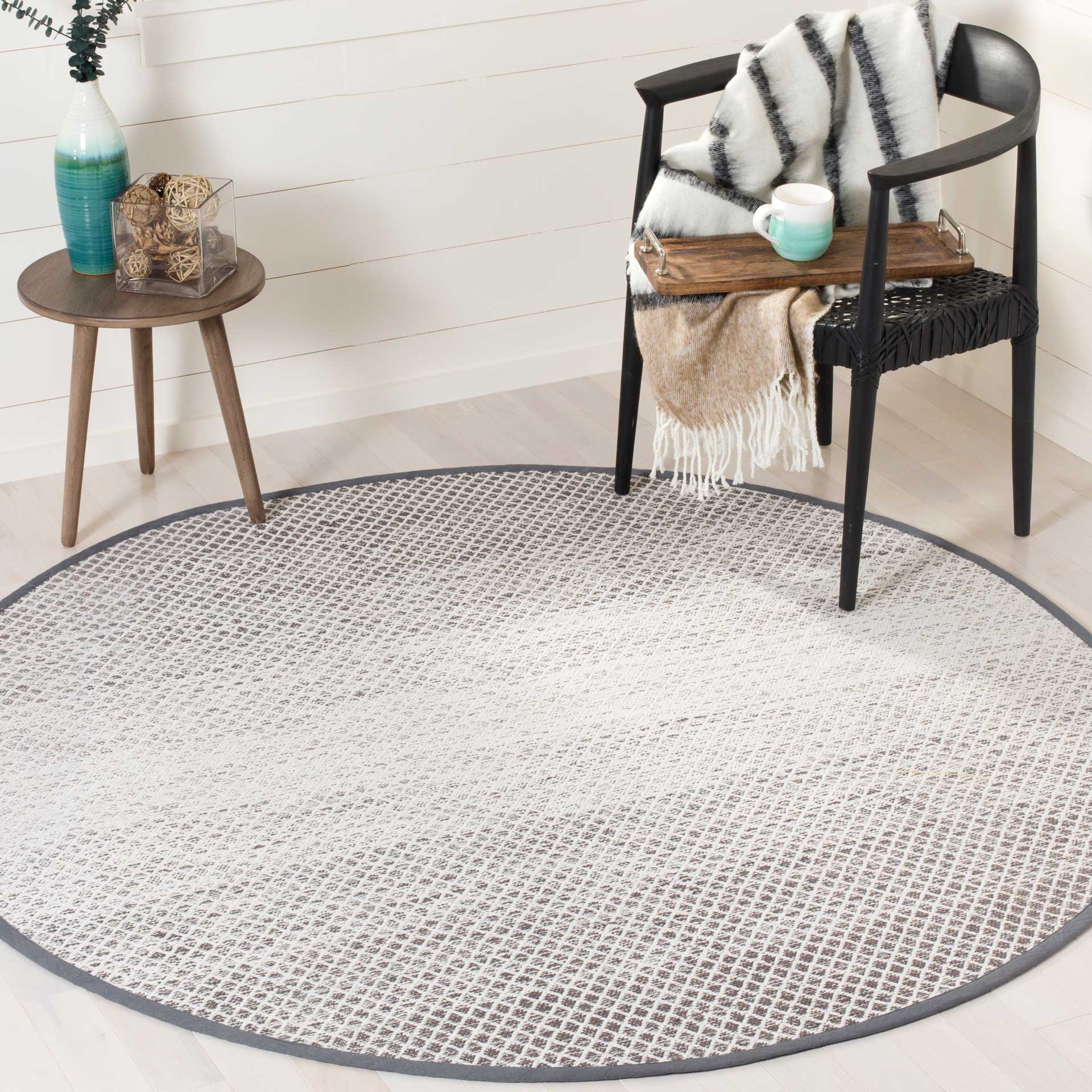 Montauk Light Gray/Ivory Round Rug - Image 3